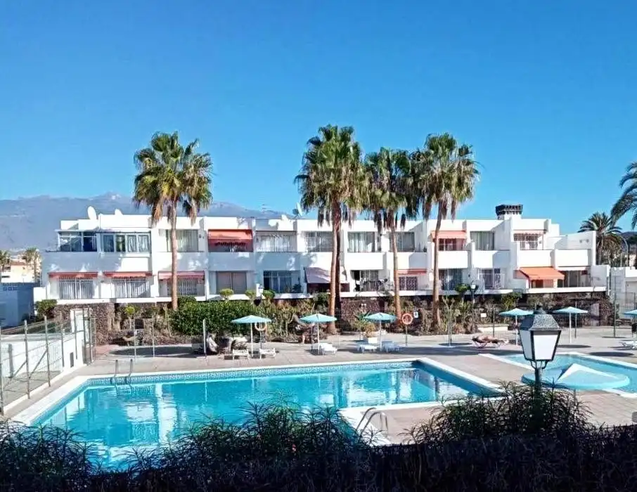 Vista exterior de Estudio en venta en Arona con Terraza y Piscina comunitaria