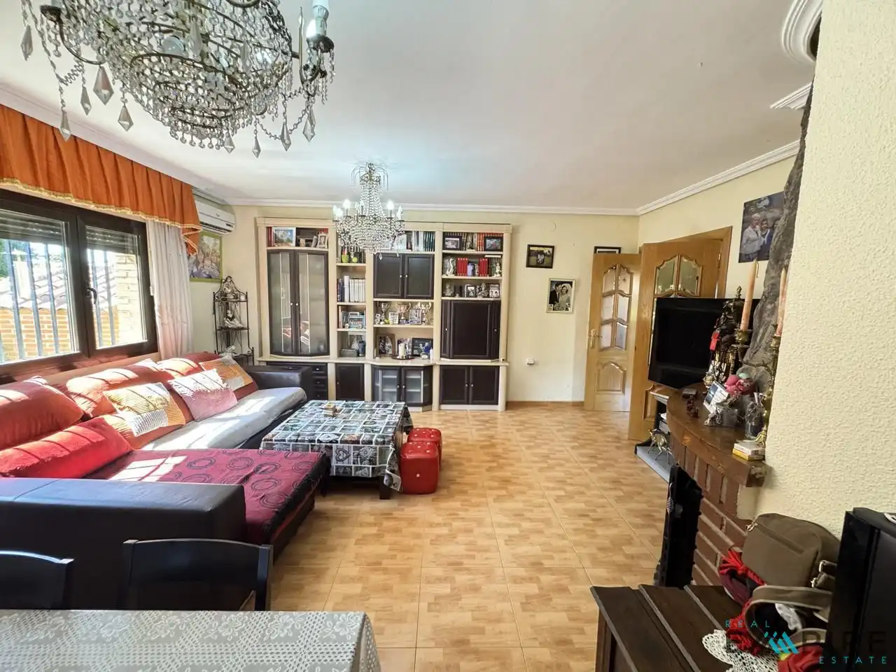 Sala d'estar de Casa o xalet en venda en Serranillos del Valle amb Aire condicionat, Calefacció i Jardí privat