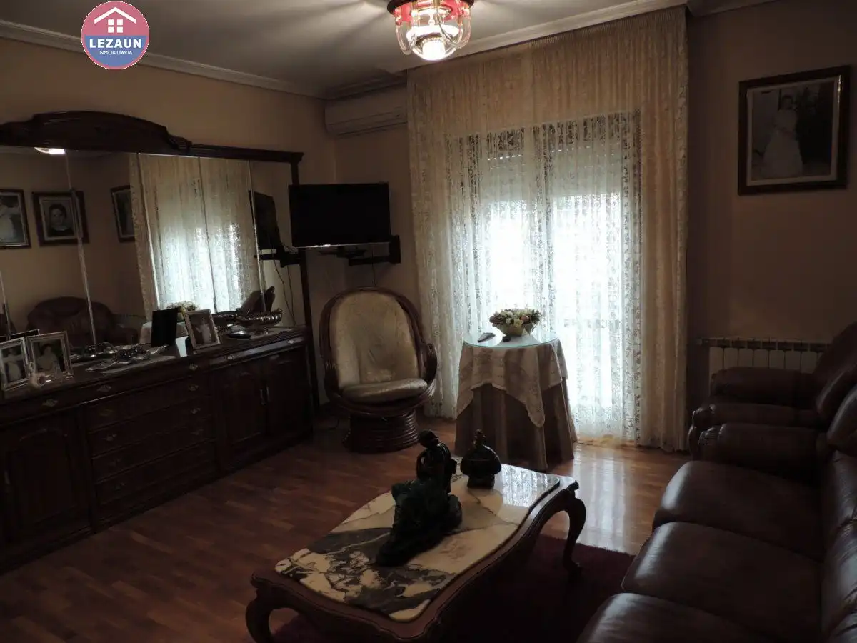 Living room of Flat for sale in Funes  with Air Conditioner, Heating and Parquet flooring