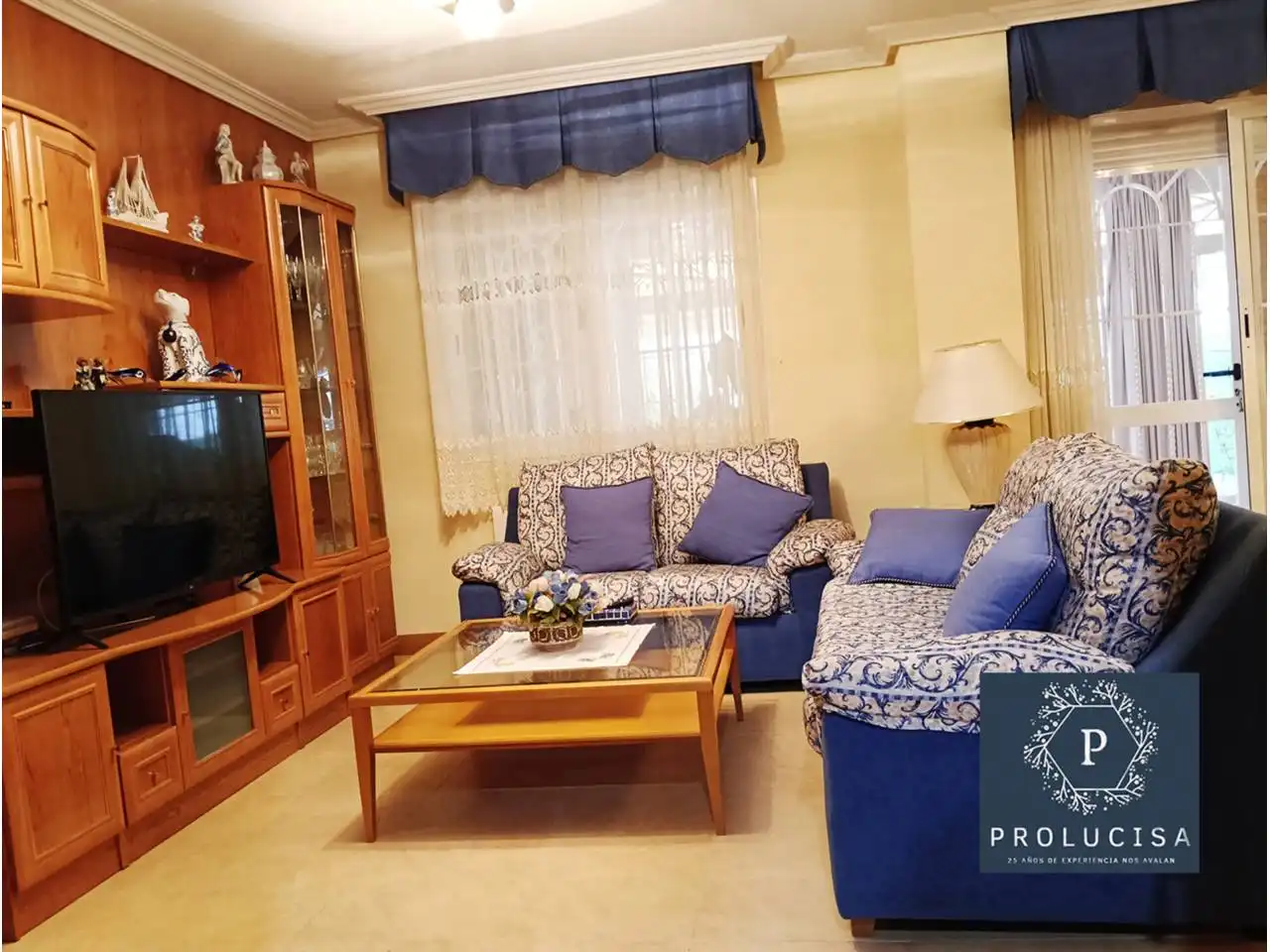 Sala d'estar de Casa adosada en venda en Moraleja de Enmedio amb Aire condicionat i Calefacció