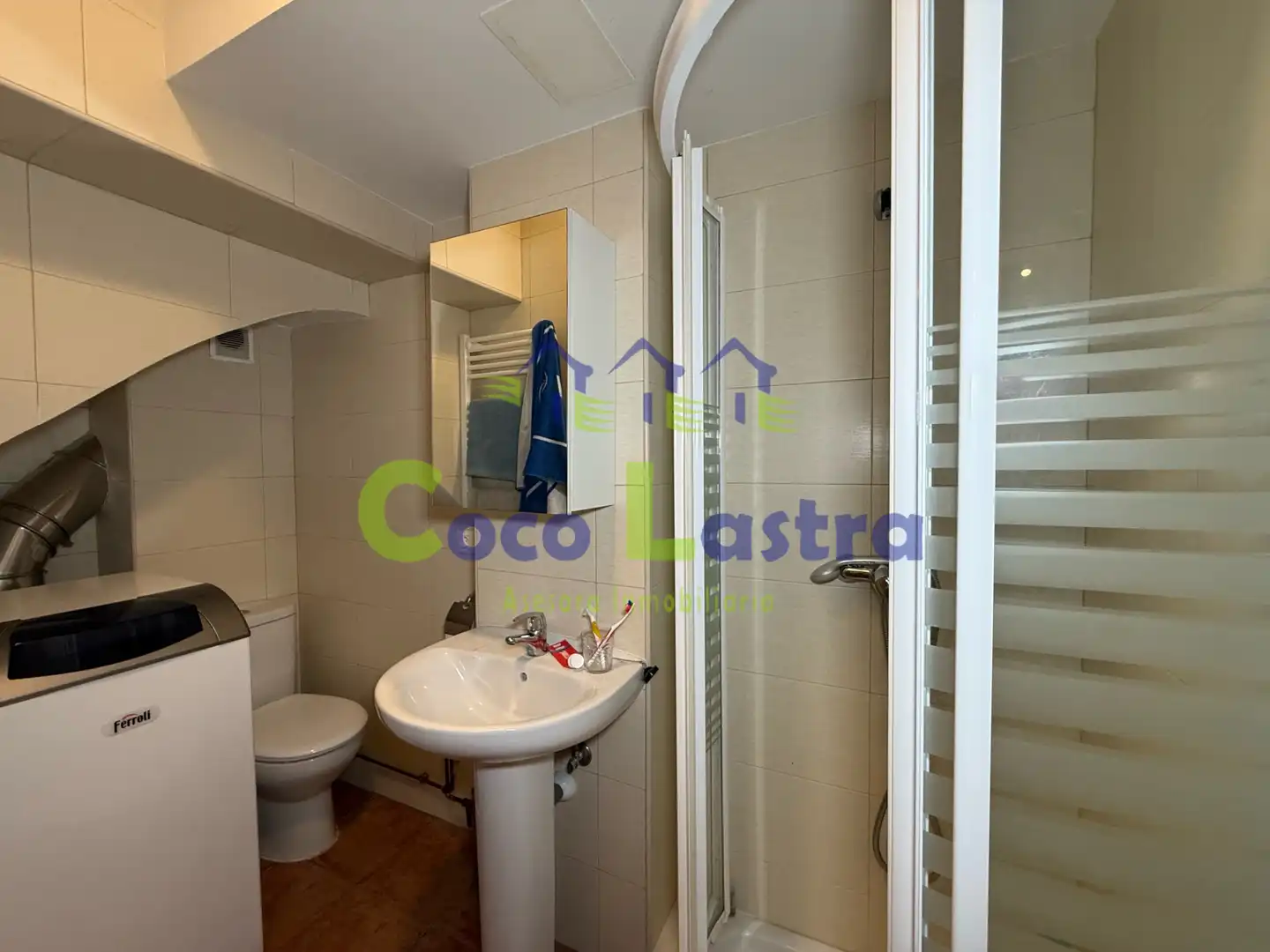 Badezimmer von Einfamilien-Reihenhaus zum Verkauf in Alba de Tormes mit Heizung, Ofen und Waschmaschine