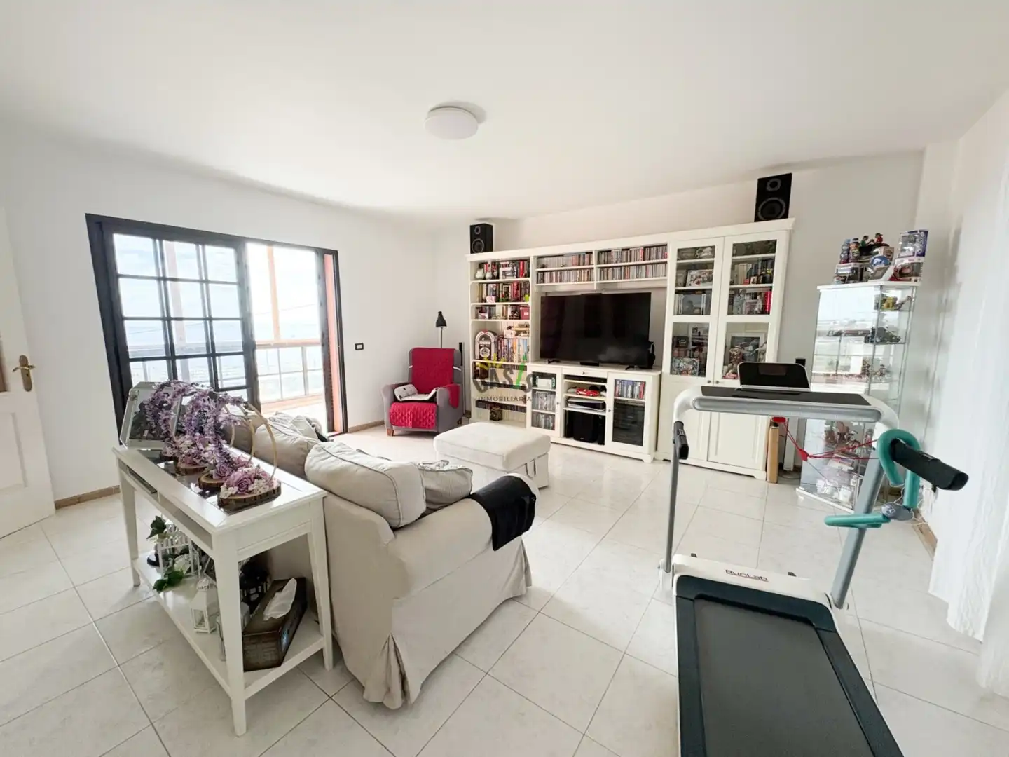 Sala d'estar de Casa o xalet en venda en Santa Cruz de Tenerife amb Terrassa, Traster i Piscina