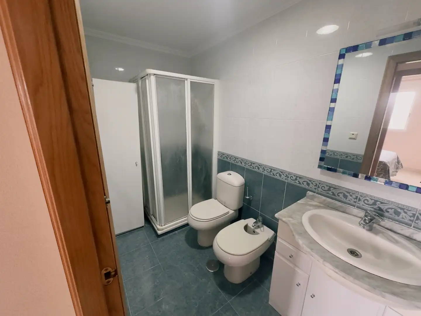 Baño de Apartamento en venta en Elche / Elx con Aire acondicionado, Terraza y Amueblado