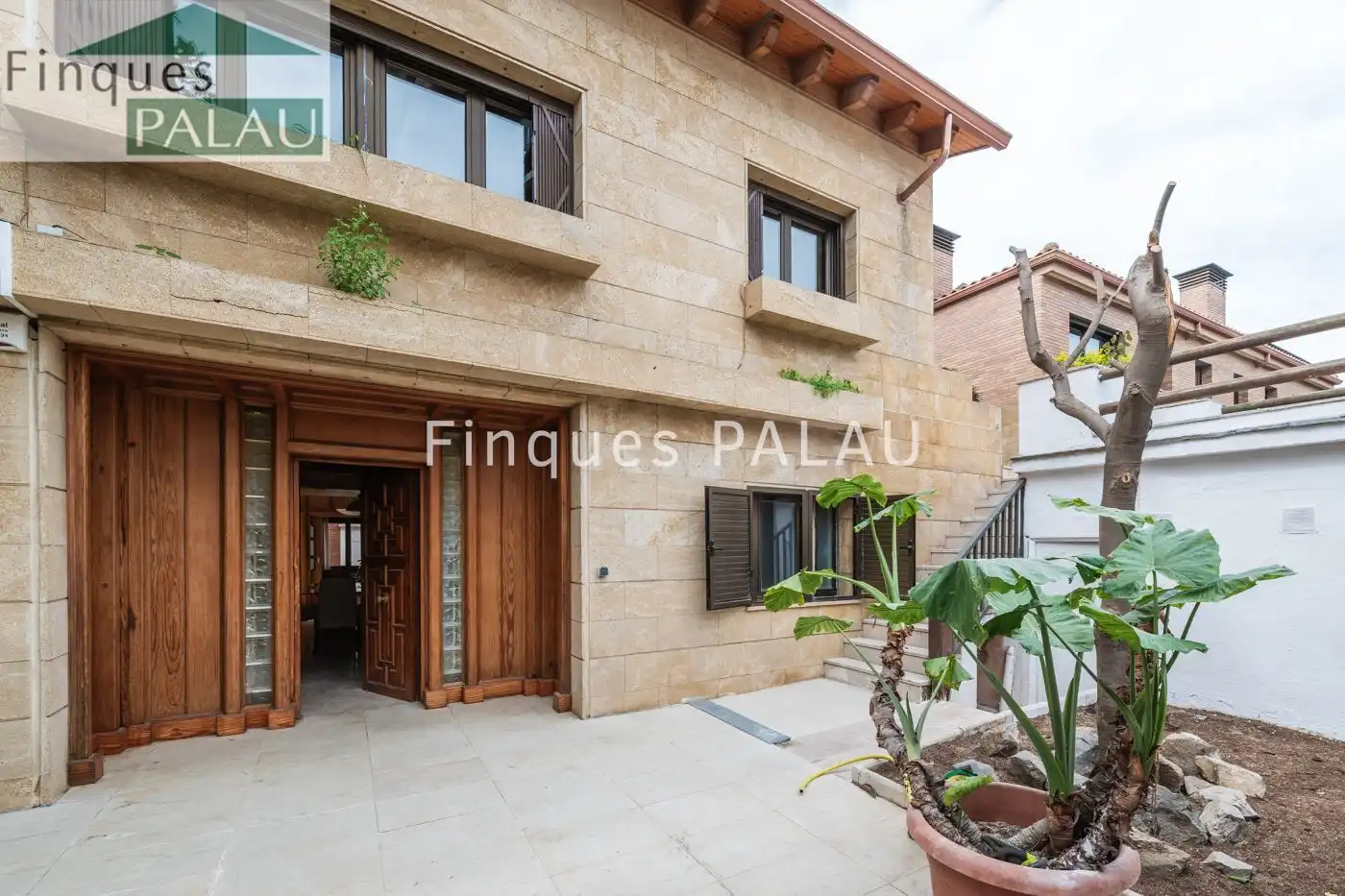 Vista exterior de Casa o chalet de alquiler en Sant Joan Despí con Aire acondicionado, Calefacción y Jardín privado