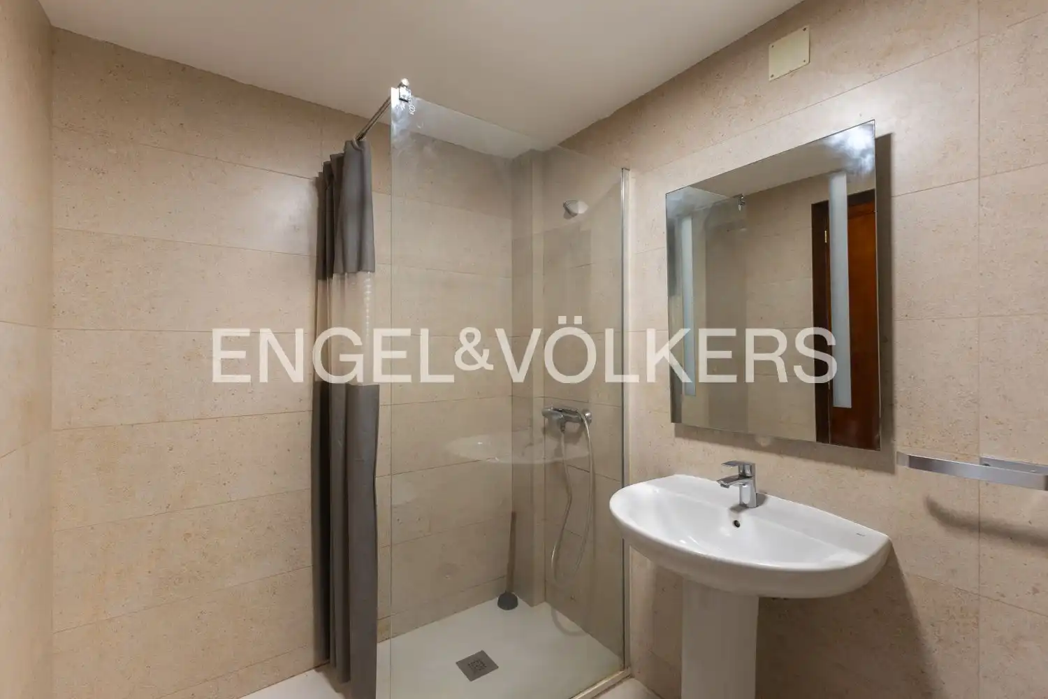 Bathroom of Attic for rent in Valencia  with Air Conditioner, Heating and Terrace