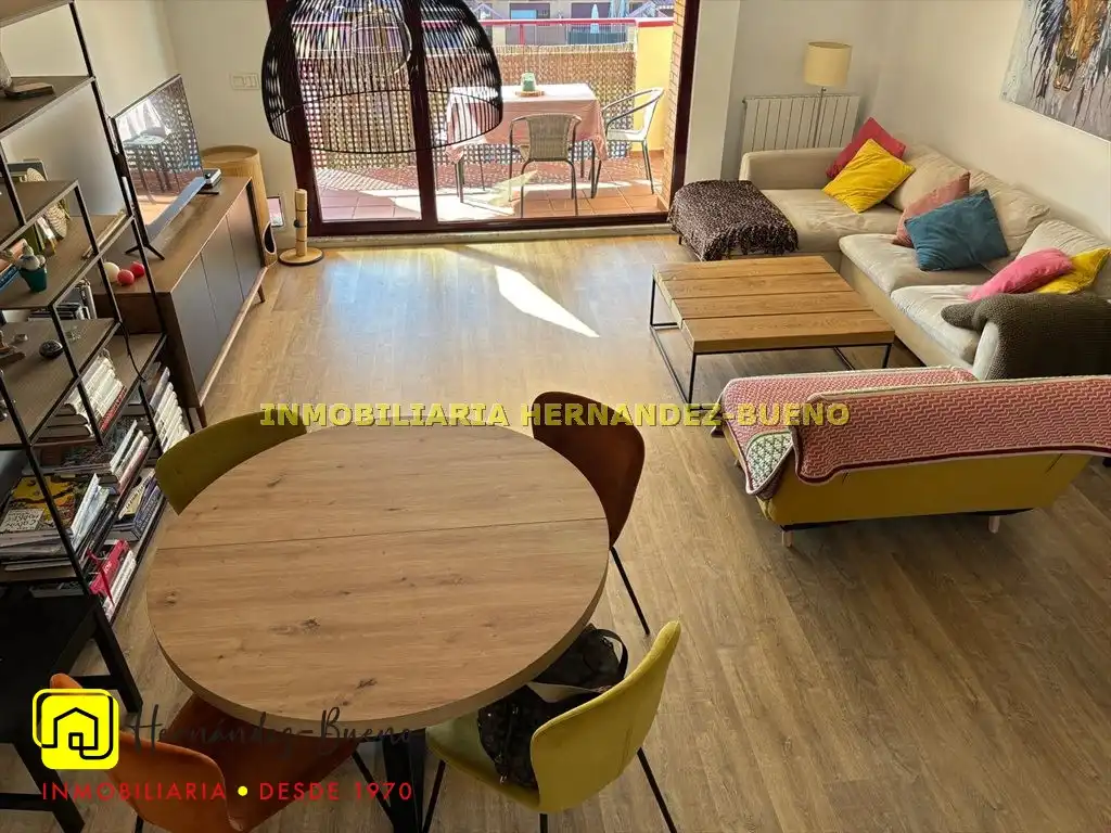 Vista exterior de Dúplex de alquiler en Salamanca con Calefacción, Terraza y Piscina