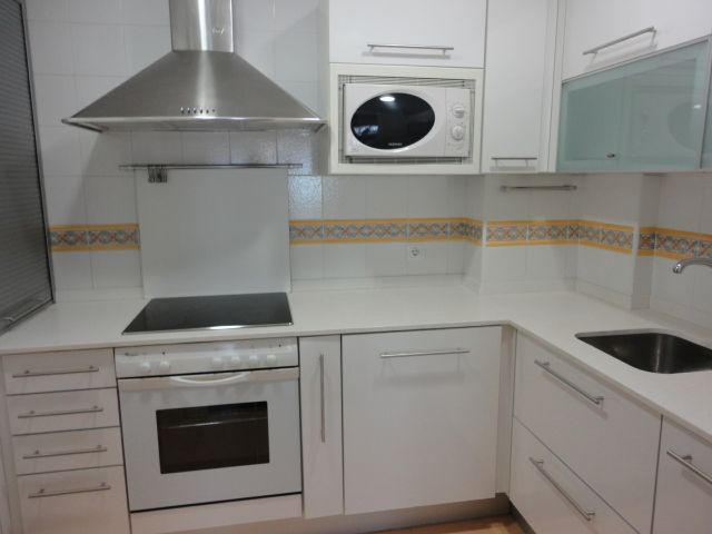 Cuina de Pis de lloguer en Getxo  amb Calefacció, Traster i Forn