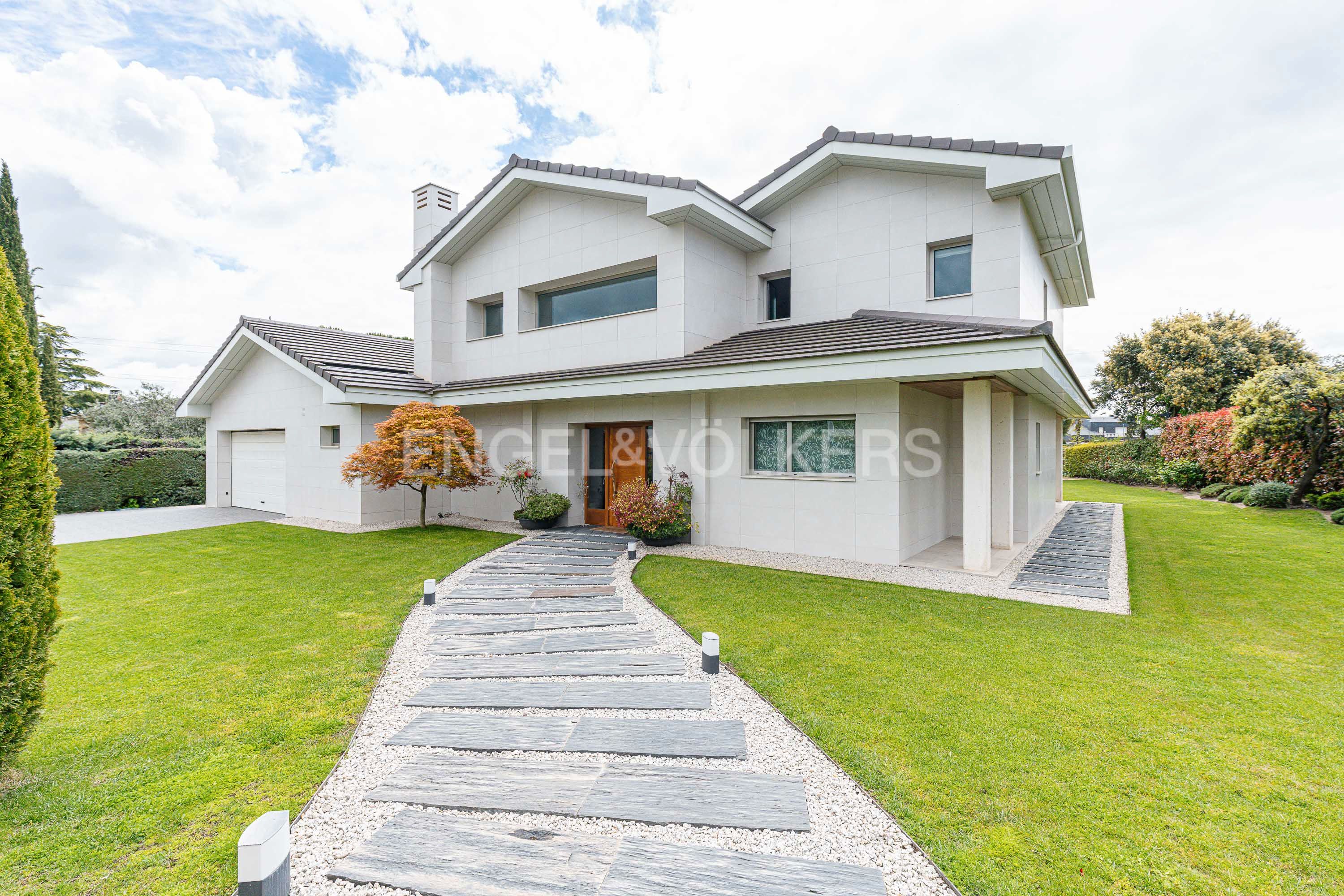 Exterior view of House or chalet for sale in Boadilla del Monte  with Air Conditioner, Heating and Private garden