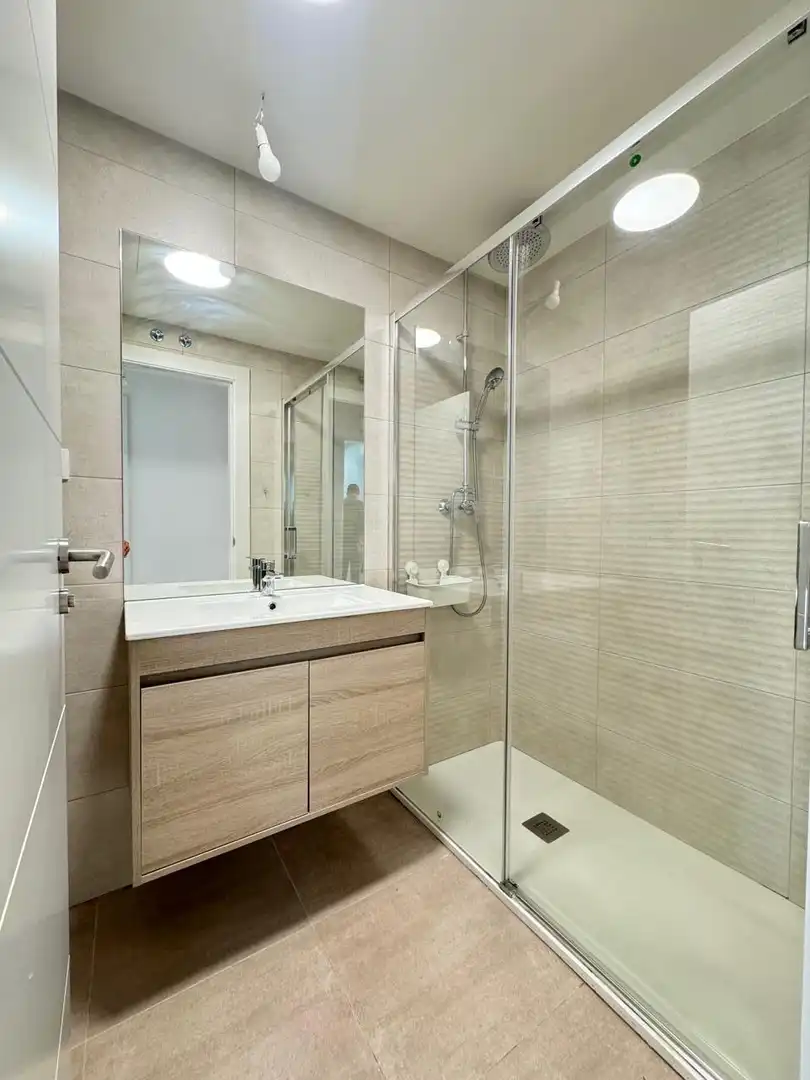 Baño de Piso de alquiler en Segovia con Calefacción, Terraza y Trastero