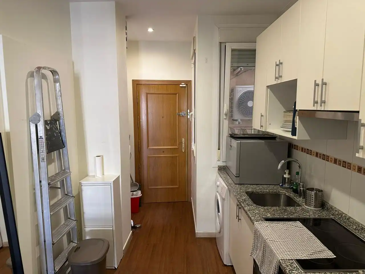 Cuina de Pis de lloguer en Madrid amb Aire condicionat, Calefacció i Moblat