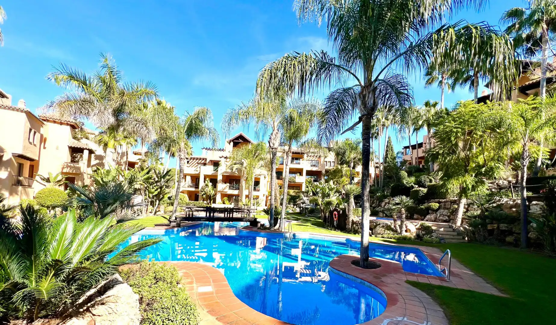 Apartament amb piscina en venda a Estepona Pueblo