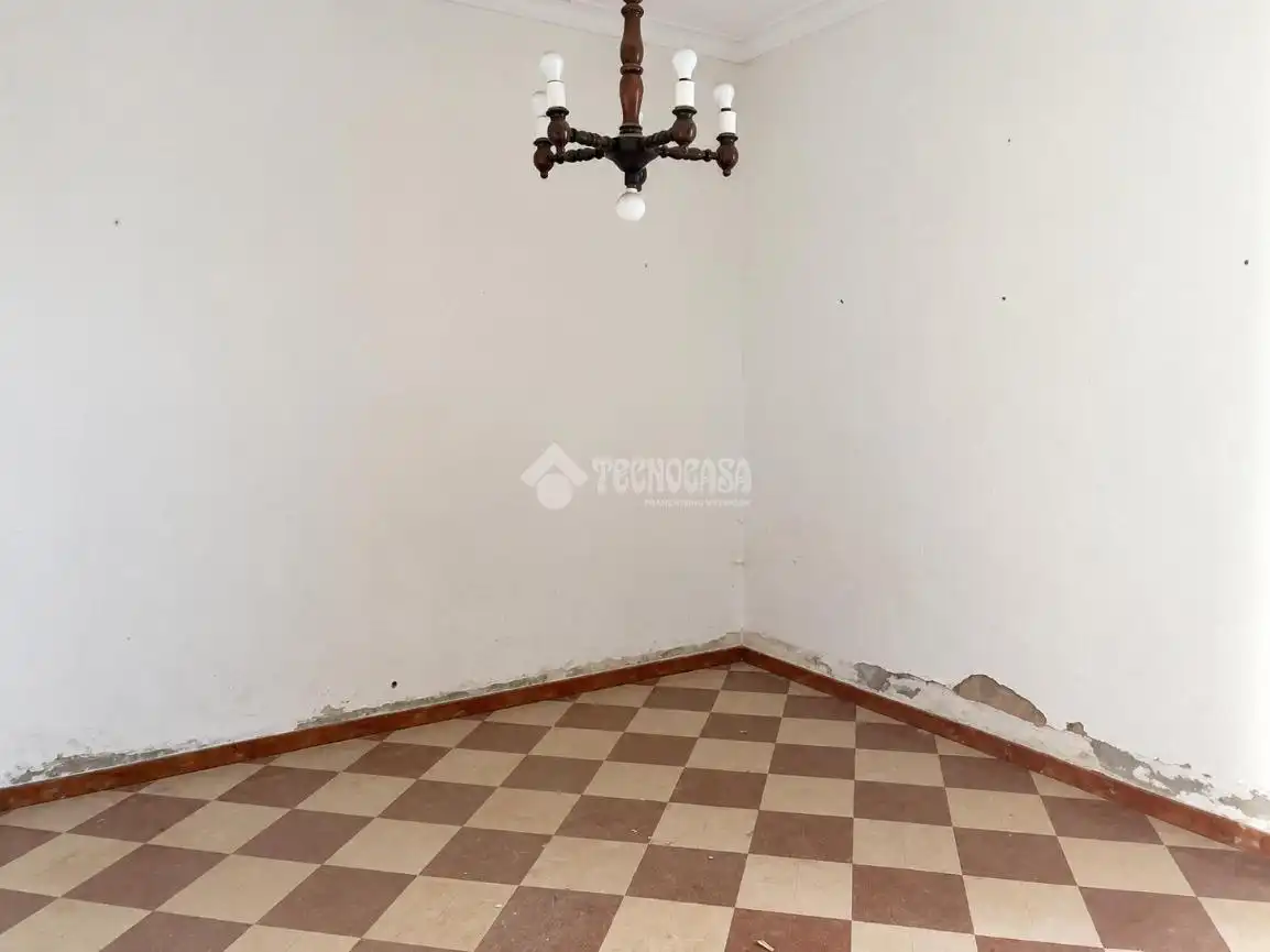 Casa aparellada amb terrassa en venda a Pilas, imagen 9