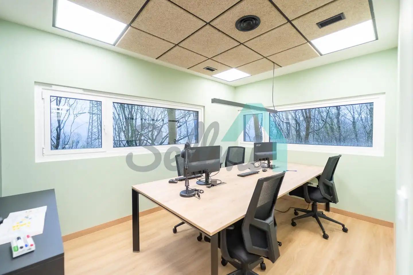 Office for rent in Ribera de Arriba  with Air Conditioner and Furnished