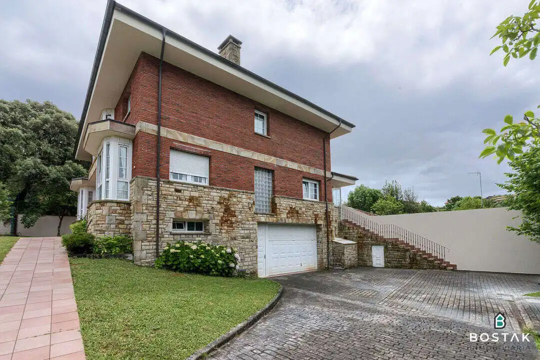Vista exterior de Casa o xalet en venda en Barrika amb Calefacció, Jardí privat i Terrassa