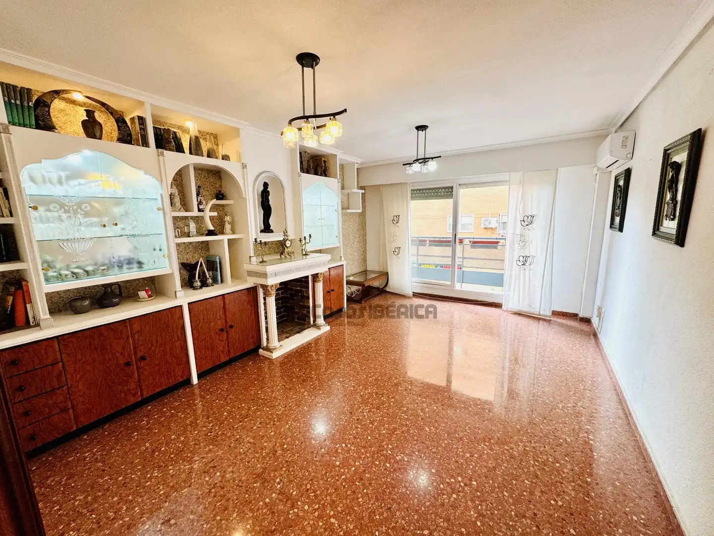 Piso con terraza en venta en Salvador Tusset