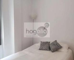 Dormitori de Estudi de lloguer en  Sevilla Capital amb Aire condicionat i Moblat