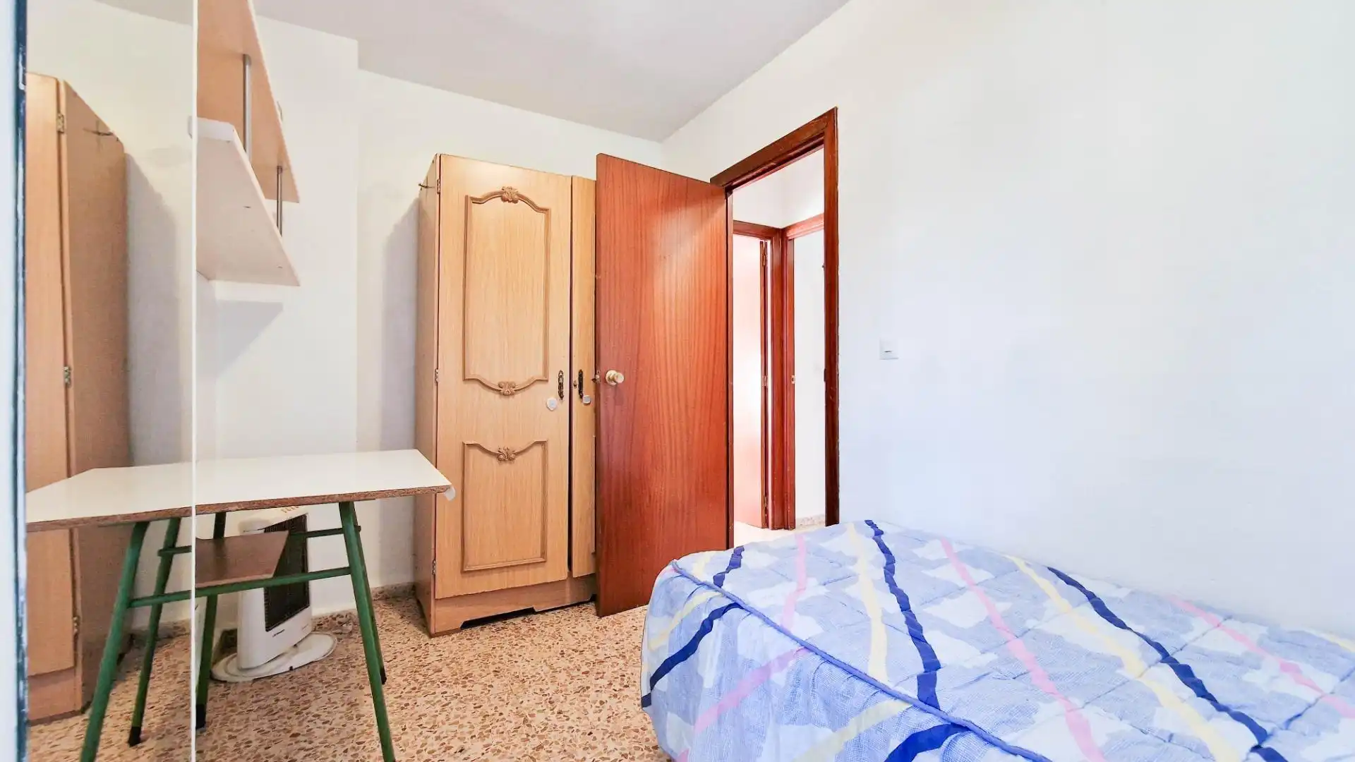 Schlafzimmer von Wohnung zur Miete in Badajoz mit Privatgarten, Möbliert und Balkon