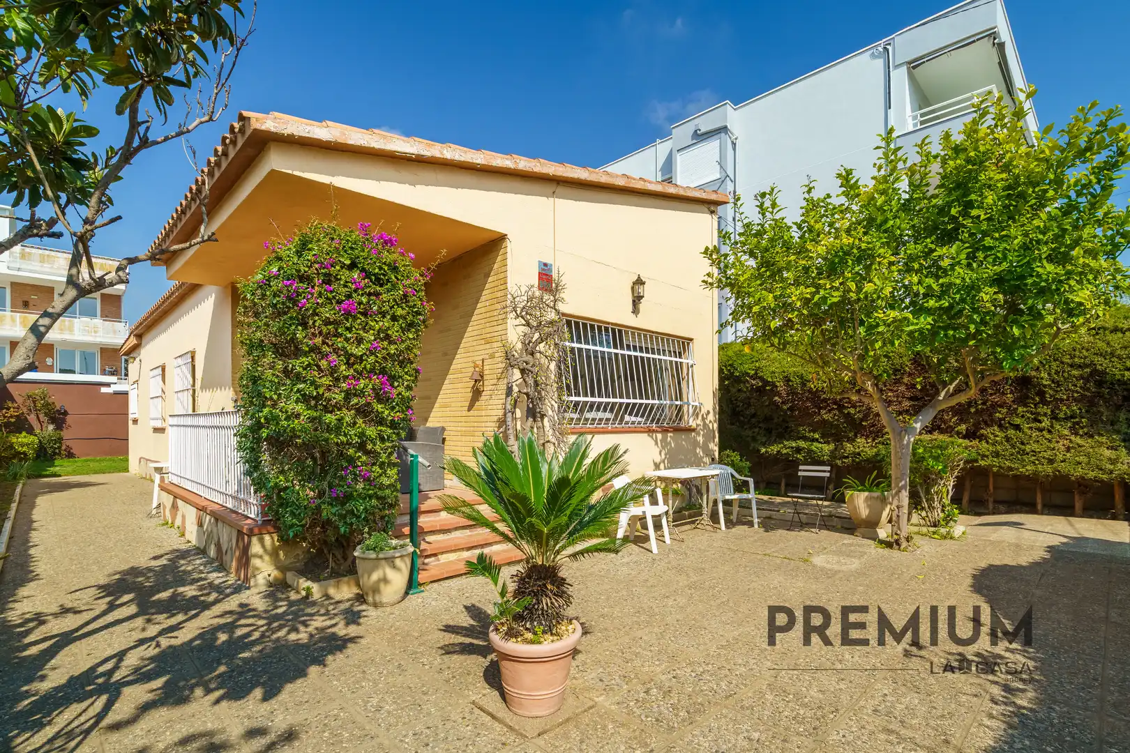 Exterior view of Houses for sale in Castelldefels  with Terrace and Balcony