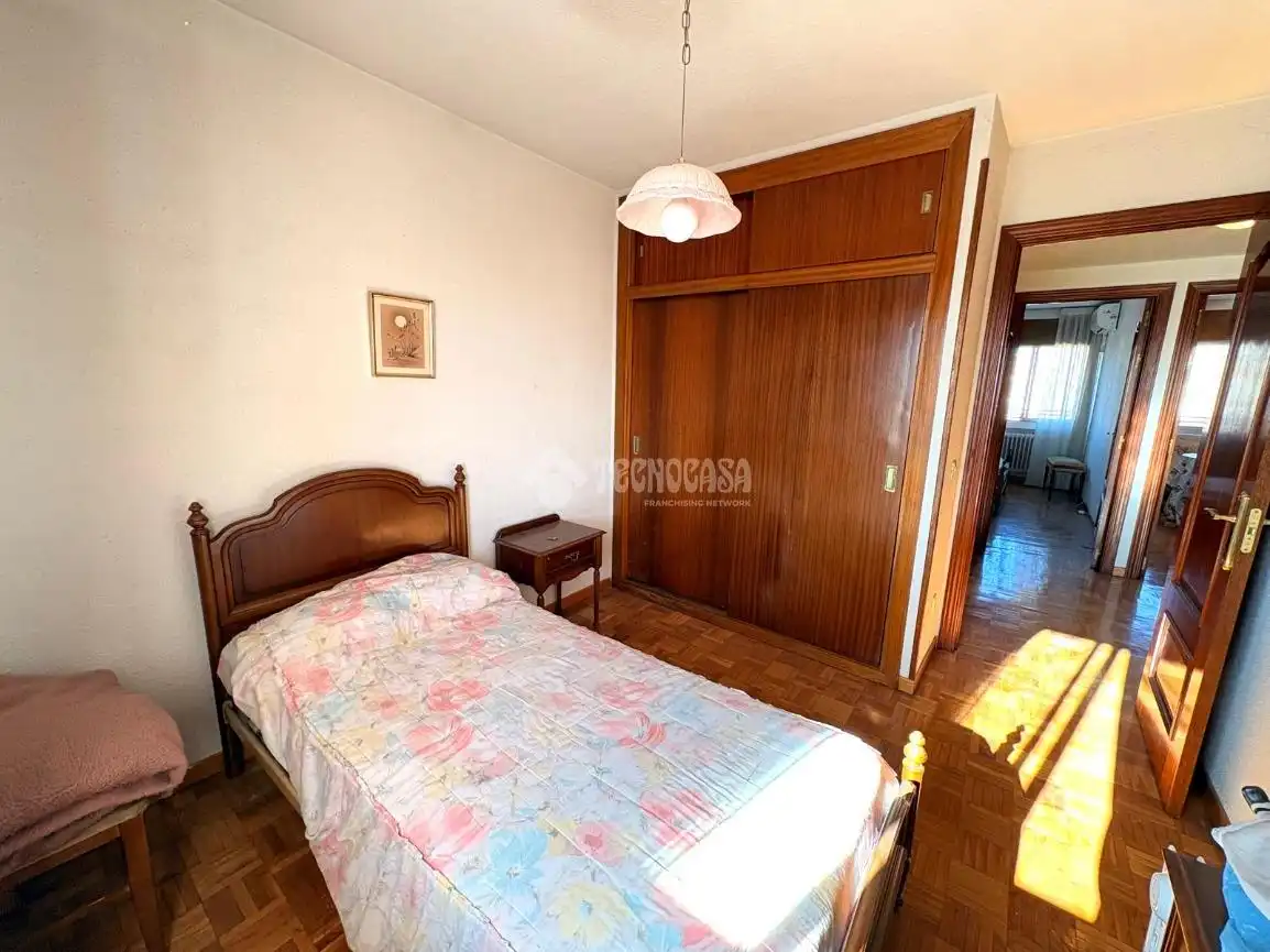 Dormitori de Pis en venda en Madrid amb Parquet i Balcó