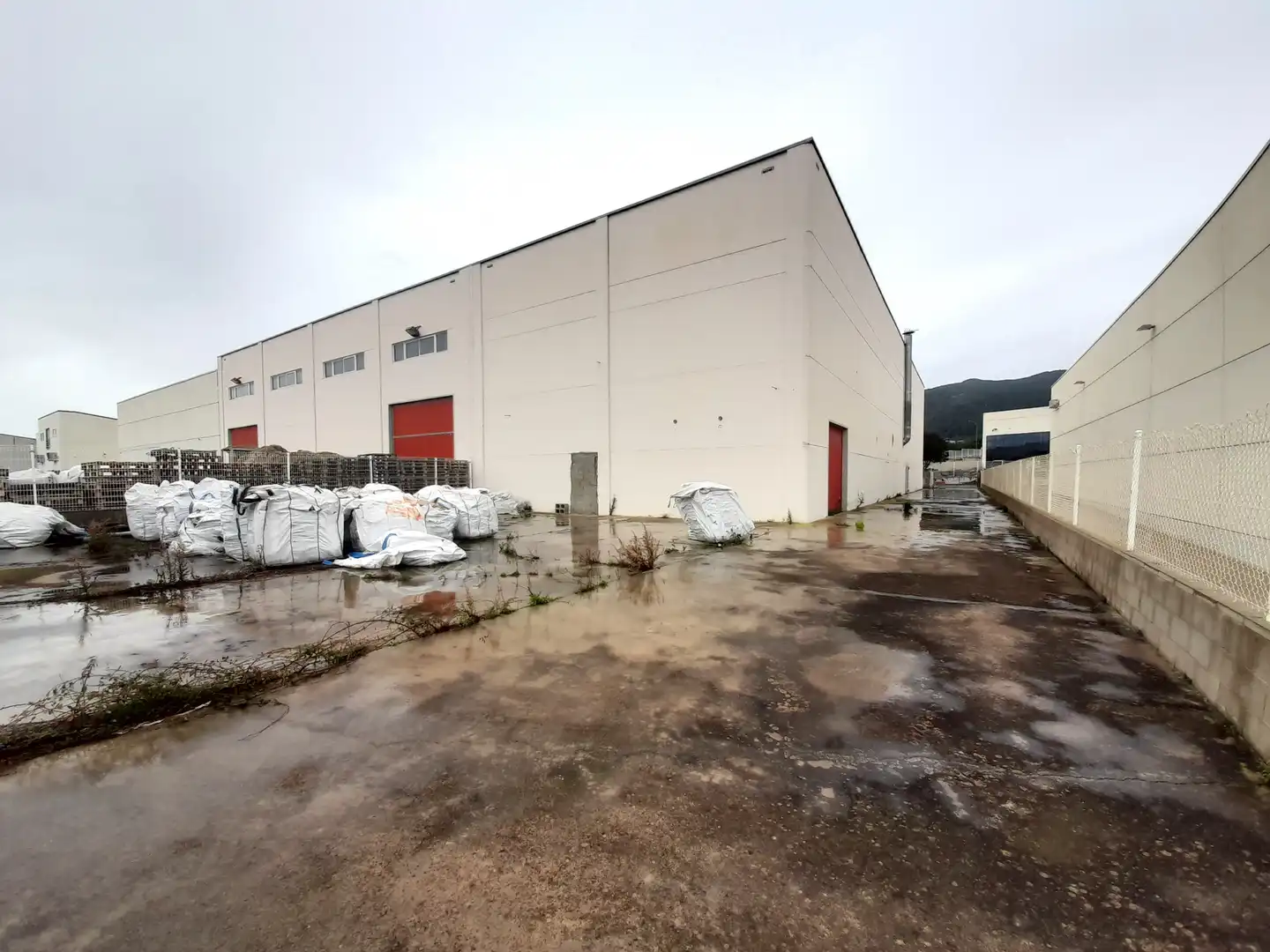 Exterior view of Industrial buildings for sale in Alcover