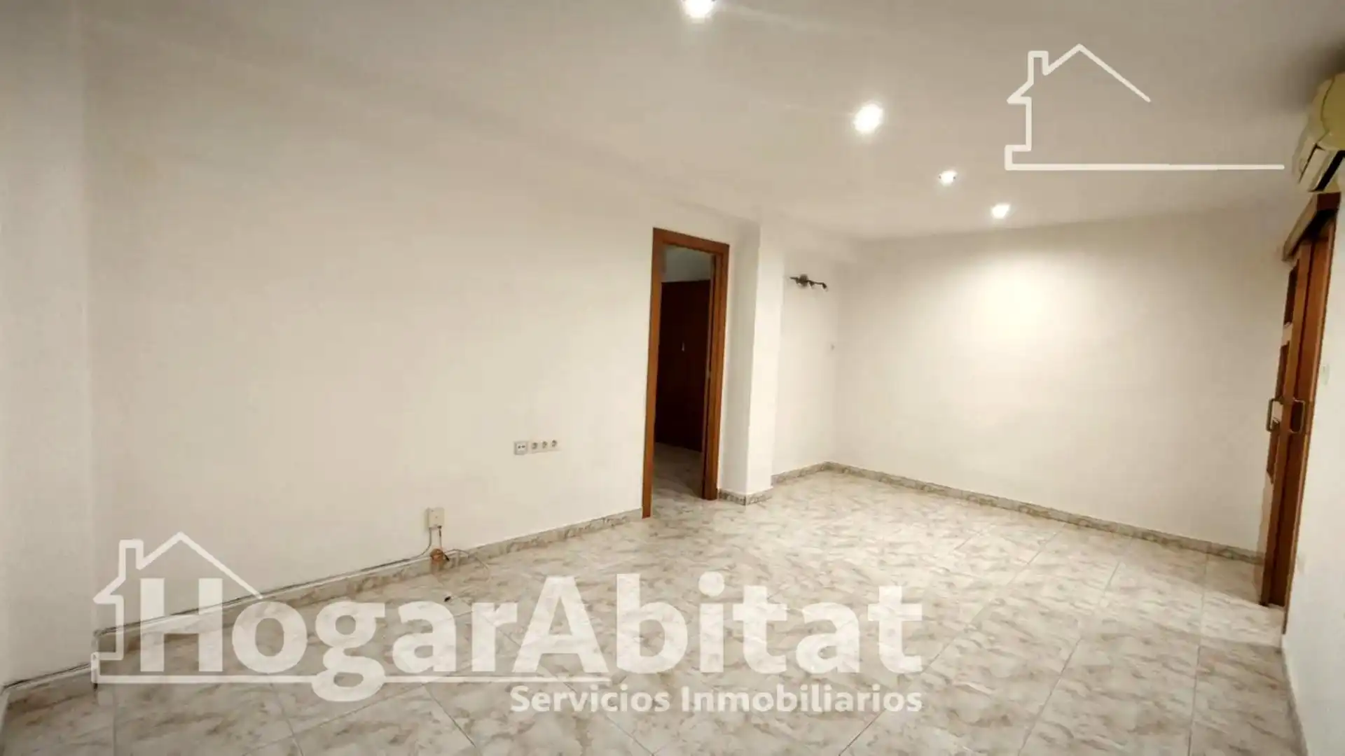 Flat for sale in Valencia  with Air Conditioner, Heating and Balcony