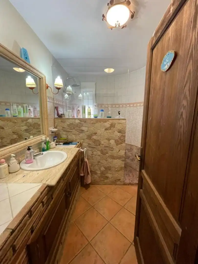 Baño de Apartamento en venta en La Nucia con Terraza y Amueblado