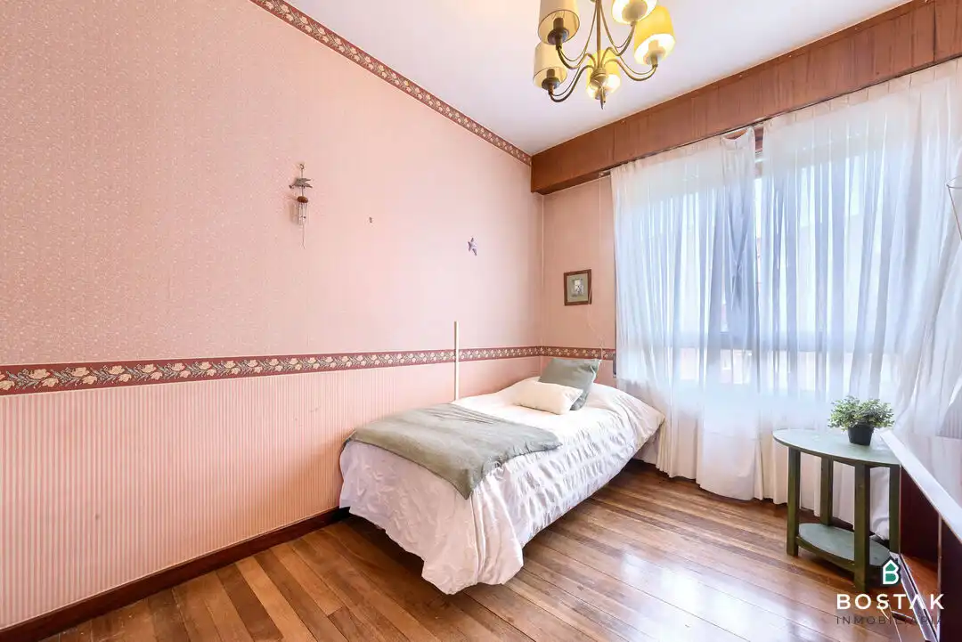 Schlafzimmer von Wohnung zum Verkauf in Bilbao  mit Heizung, Terrasse und Möbliert