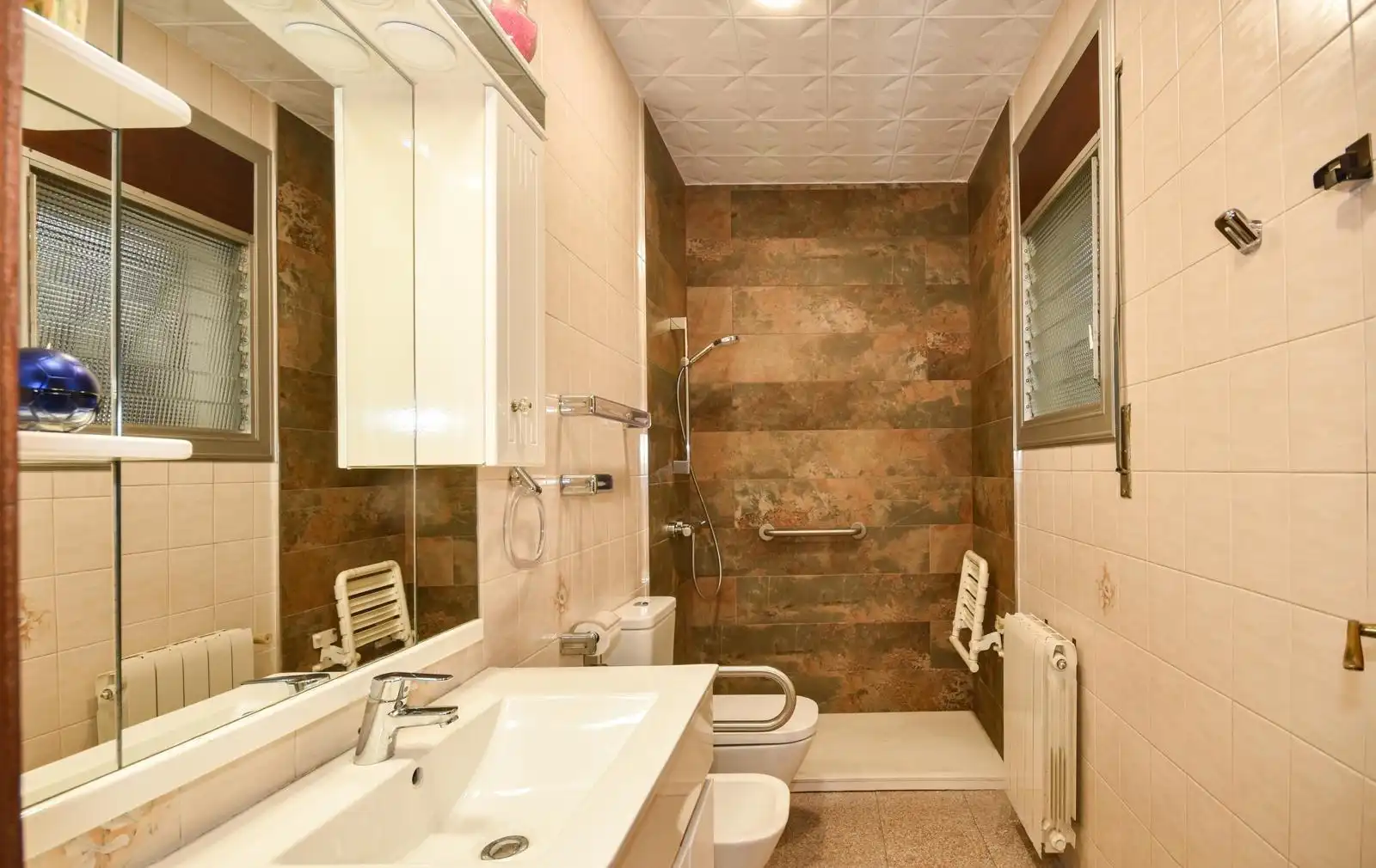 Baño de Casa o chalet en venta en Santa Perpètua de Mogoda con Aire acondicionado, Calefacción y Jardín privado