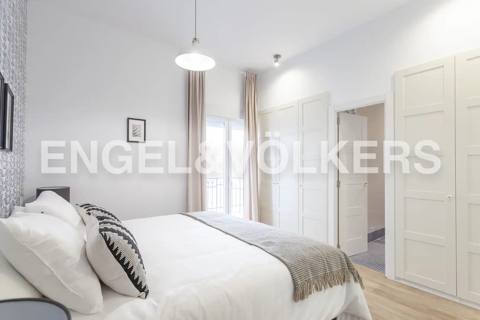 Bedroom of Flat for rent in Madrid  with Air Conditioner, Heating and Storage room