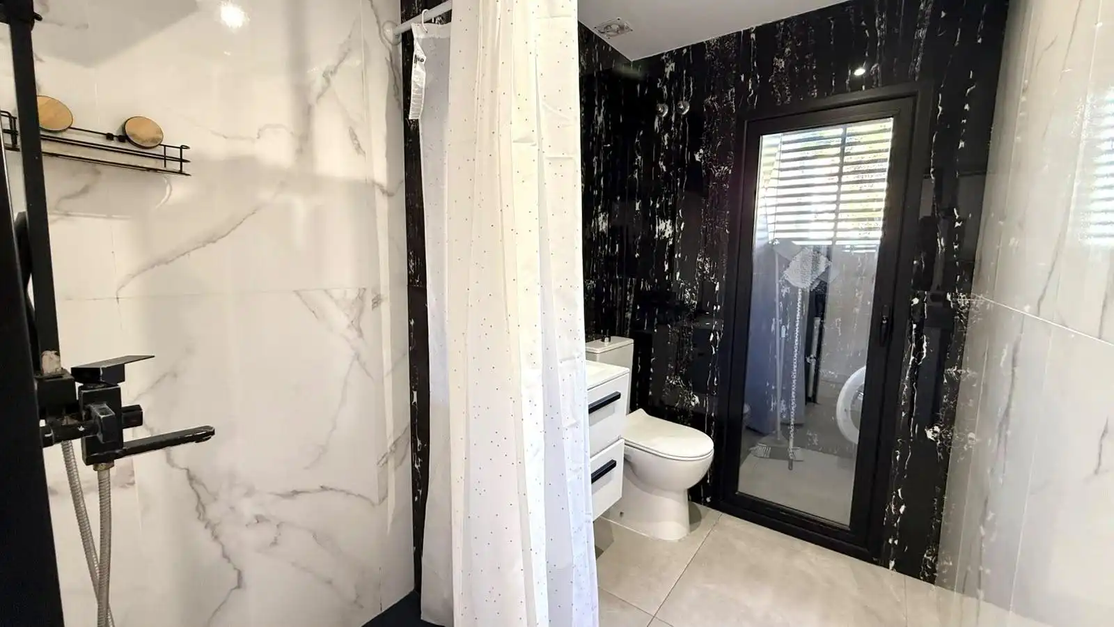 Badezimmer von Loft zur Miete in Alicante / Alacant mit Klimaanlage, Heizung und Terrasse