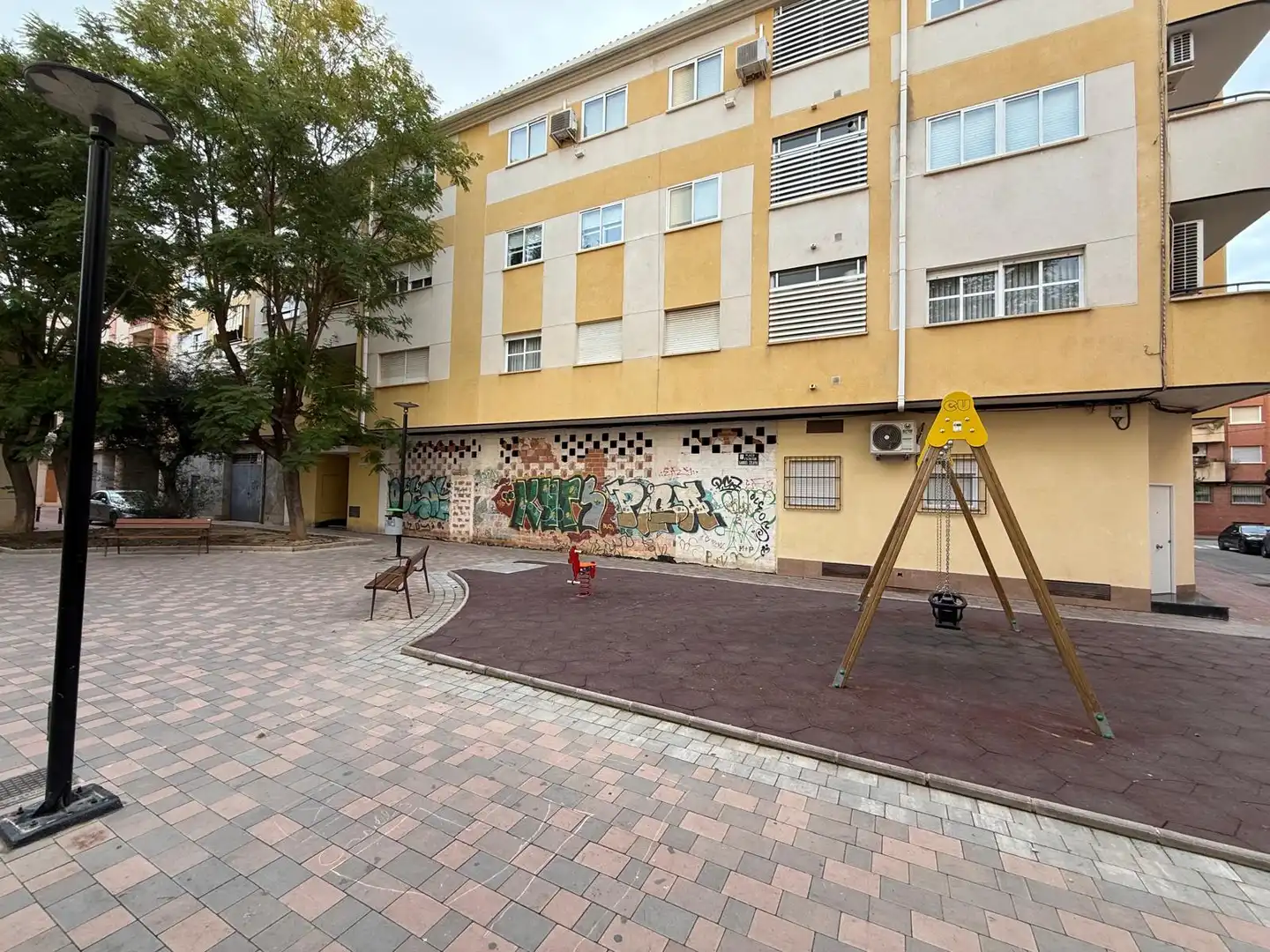 Locale commerciale in vendita a Plaza Escritor Gabriel Celaya 1, imagen 2