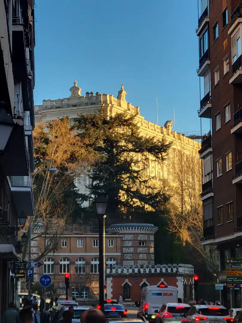 Vista exterior de Pis en venda en Madrid amb Calefacció, Parquet i Moblat