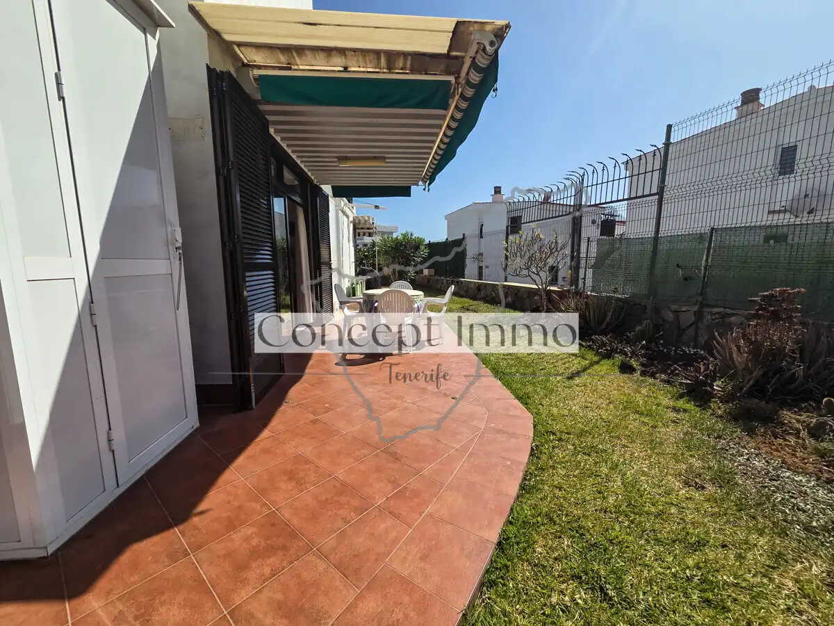 Vista exterior de Planta baixa en venda en Adeje amb Terrassa, Traster i Balcó