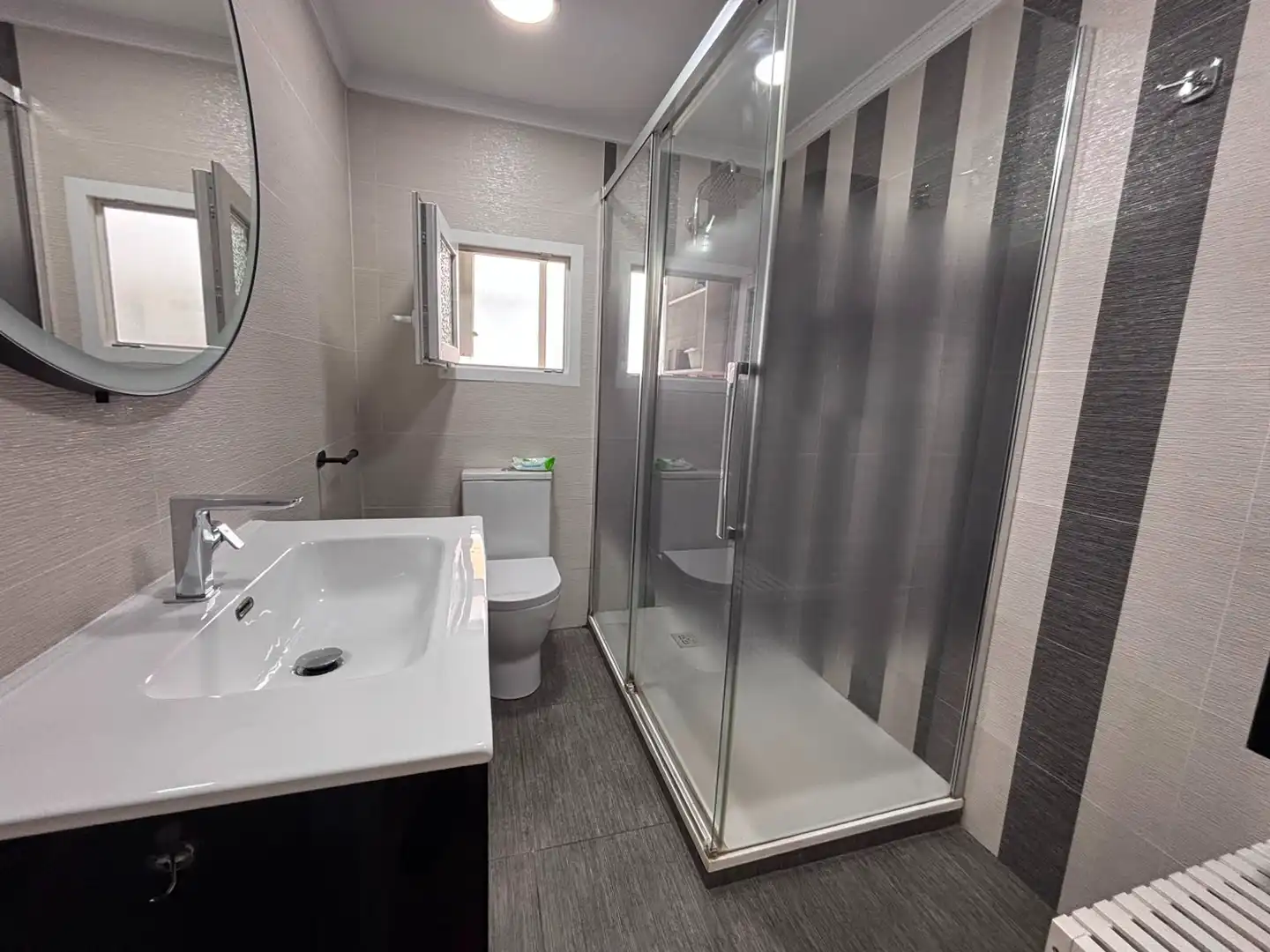 Bathroom of Flat for rent in Burjassot  with Furnished, Oven and Washing machine