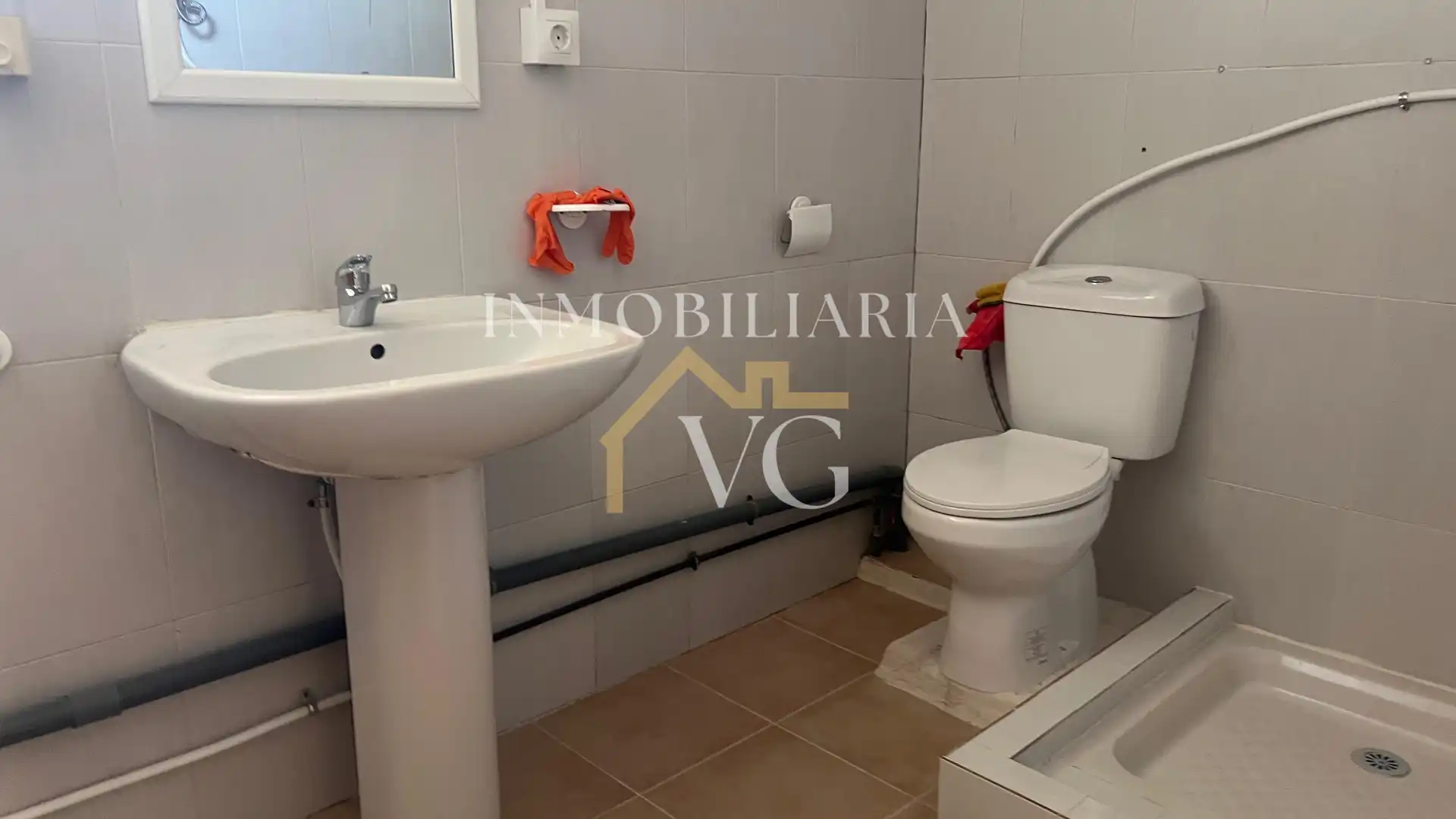 Badezimmer von Fabrikhallen zur Miete in Guillena