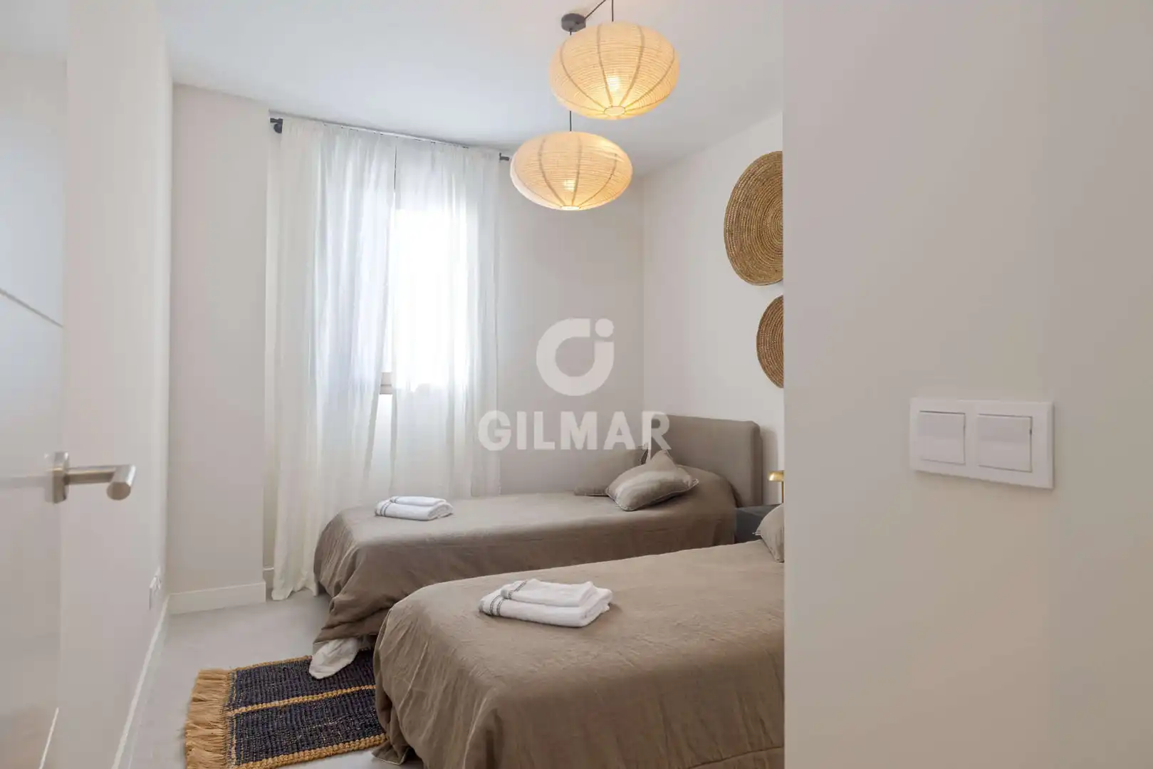 Habitación de Ático en venta en Estepona con Calefacción, Trastero y Piscina