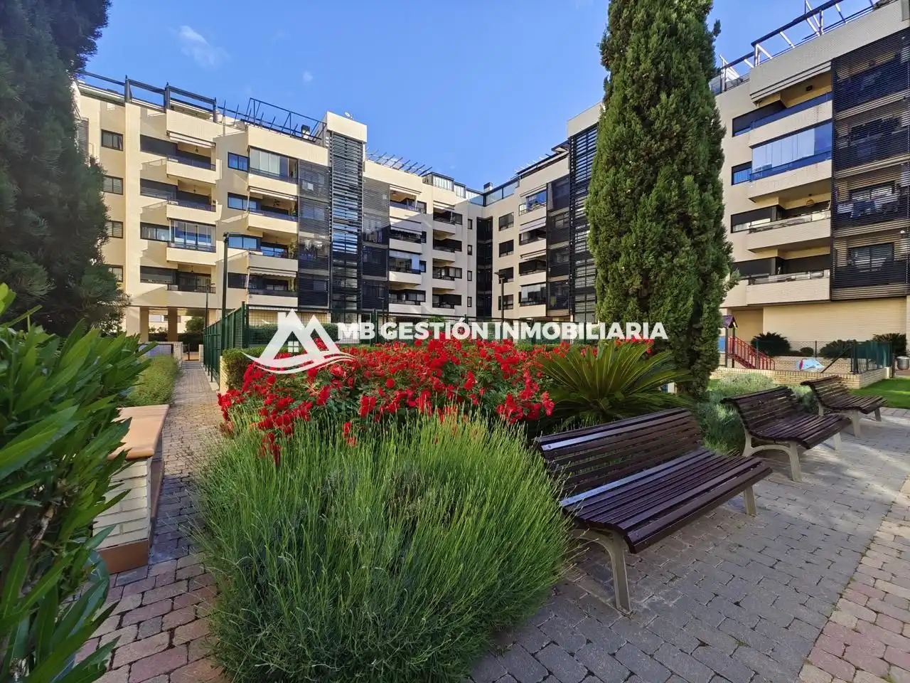 Exterior view of Attic for sale in Fuenlabrada  with Air Conditioner, Heating and Private garden