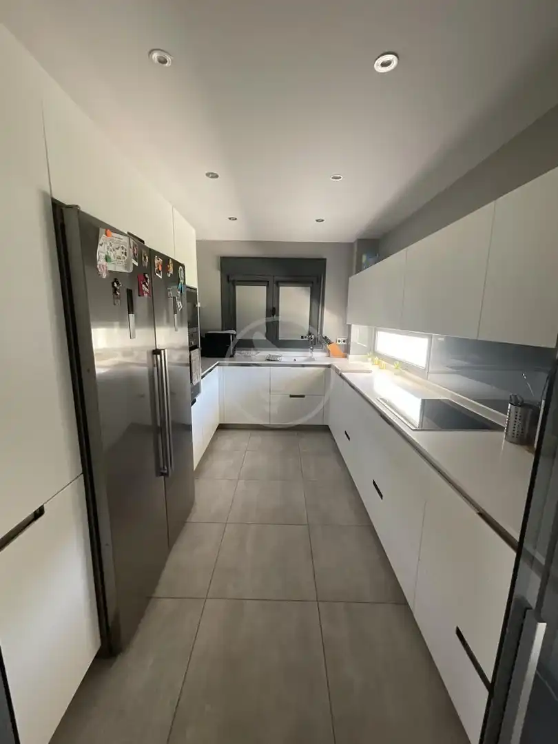 Cuina de Casa o xalet en venda en Linares amb Aire condicionat, Jardí privat i Piscina