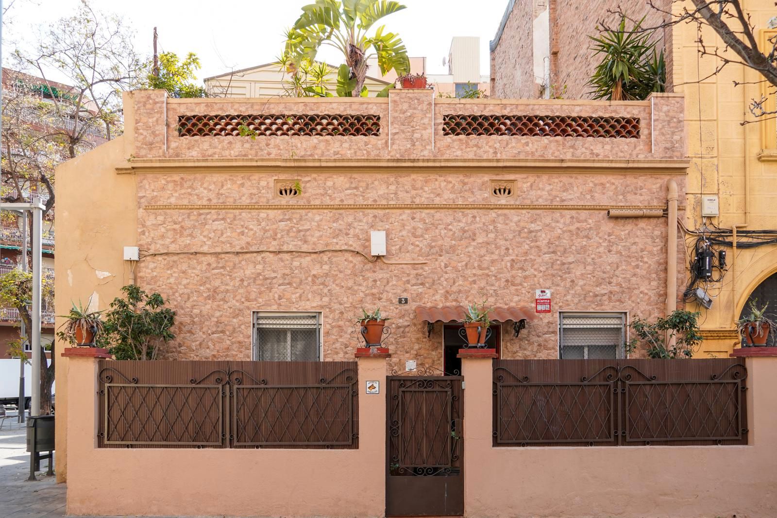 Vista exterior de Casa o xalet en venda en  Barcelona Capital amb Aire condicionat, Jardí privat i Parquet
