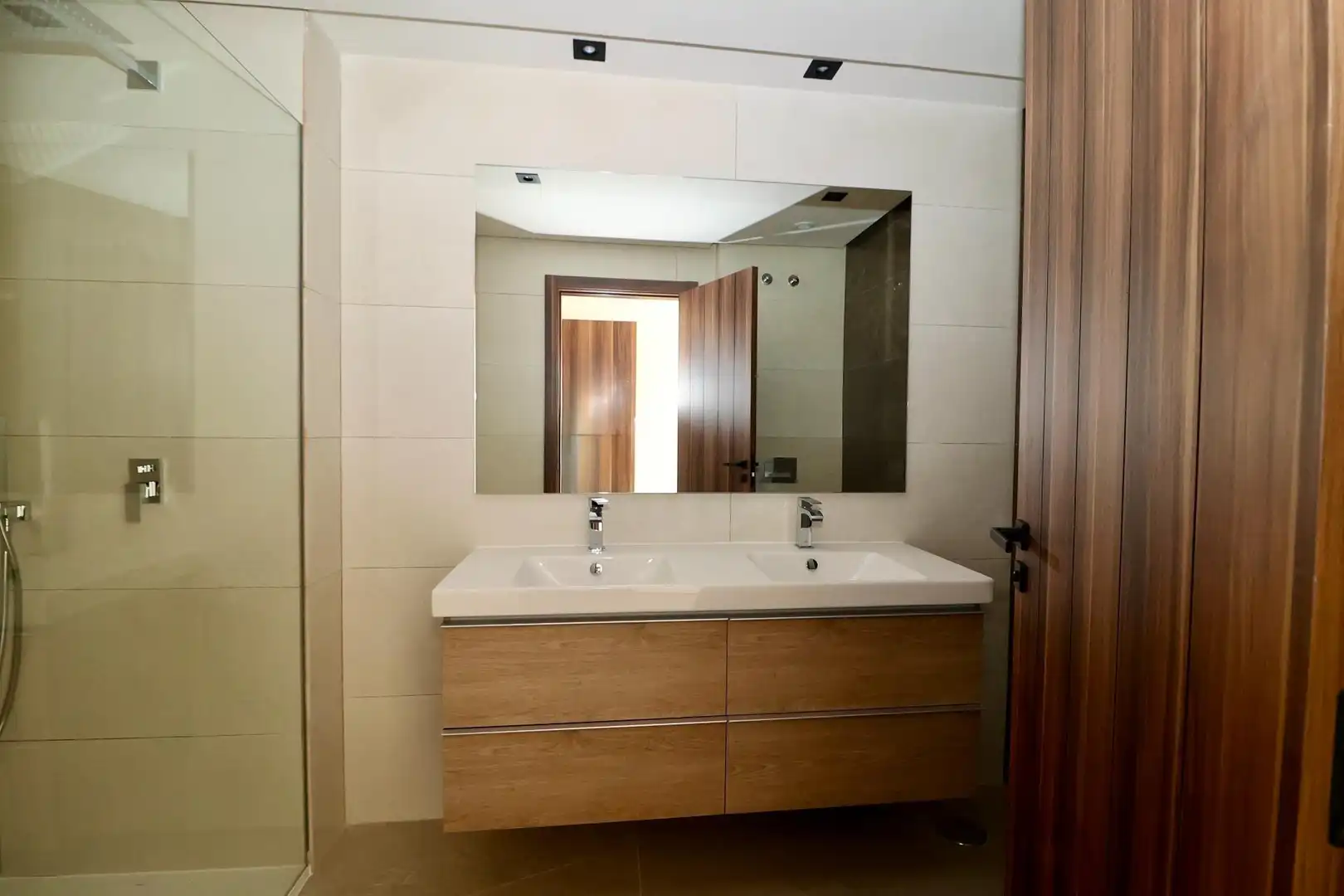 Bathroom of Flat for sale in Marbella  with Air Conditioner, Private garden and Terrace