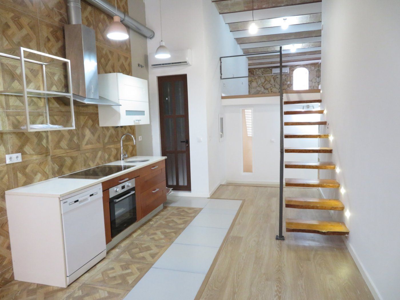Cuina de Planta baixa de lloguer en  Barcelona Capital amb Parquet