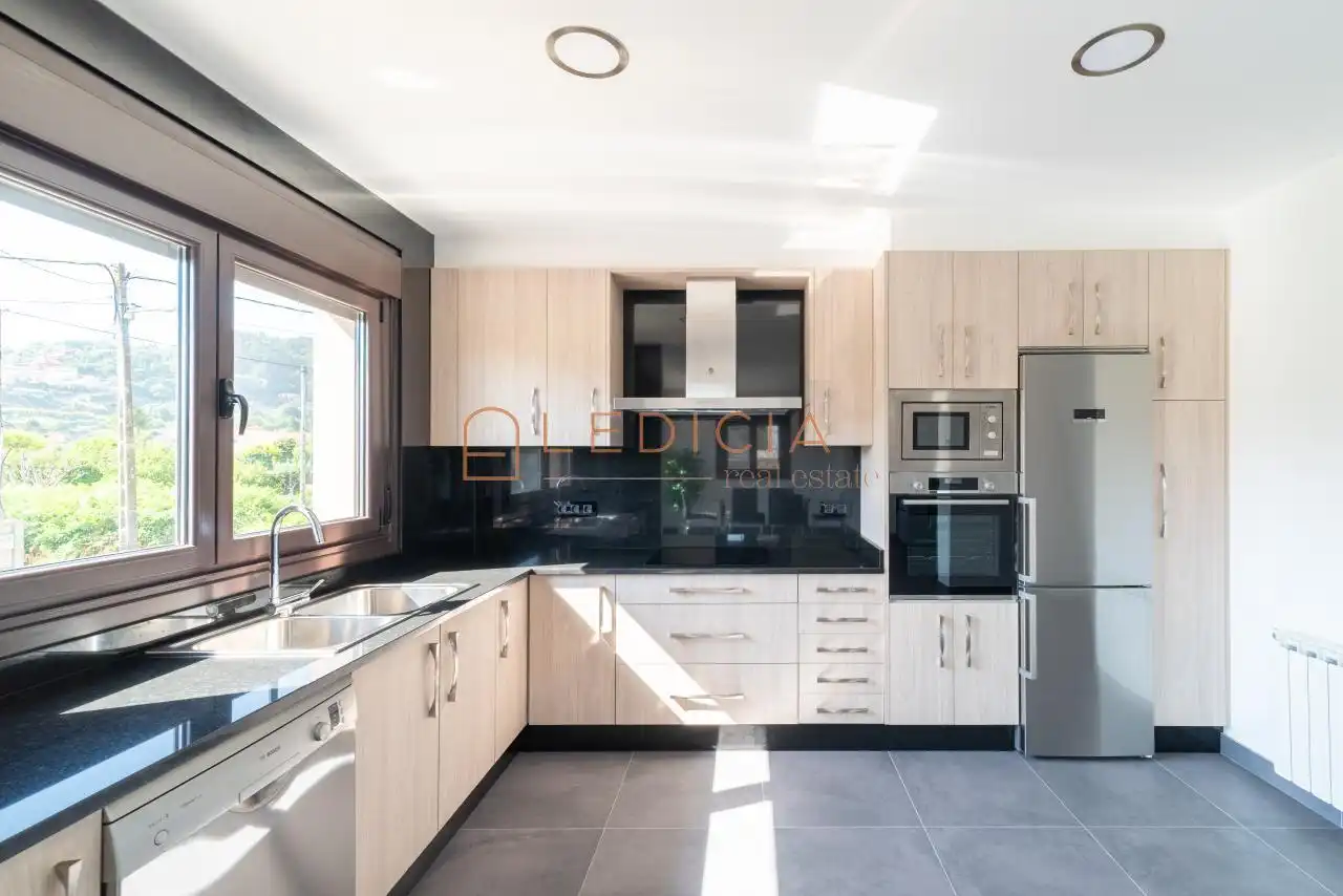 Kitchen of Houses for sale in Moaña  with Heating, Private garden and Swimming Pool