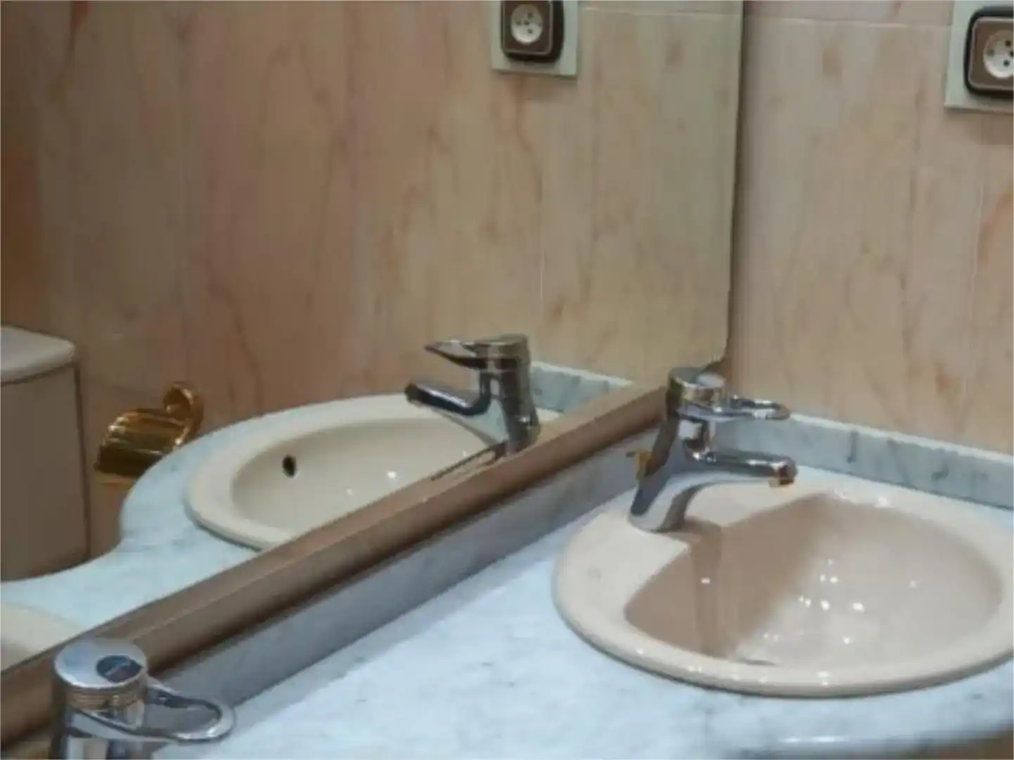 Badezimmer von Wohnung zur Miete in Madrid mit Klimaanlage, Privatgarten und Parkett