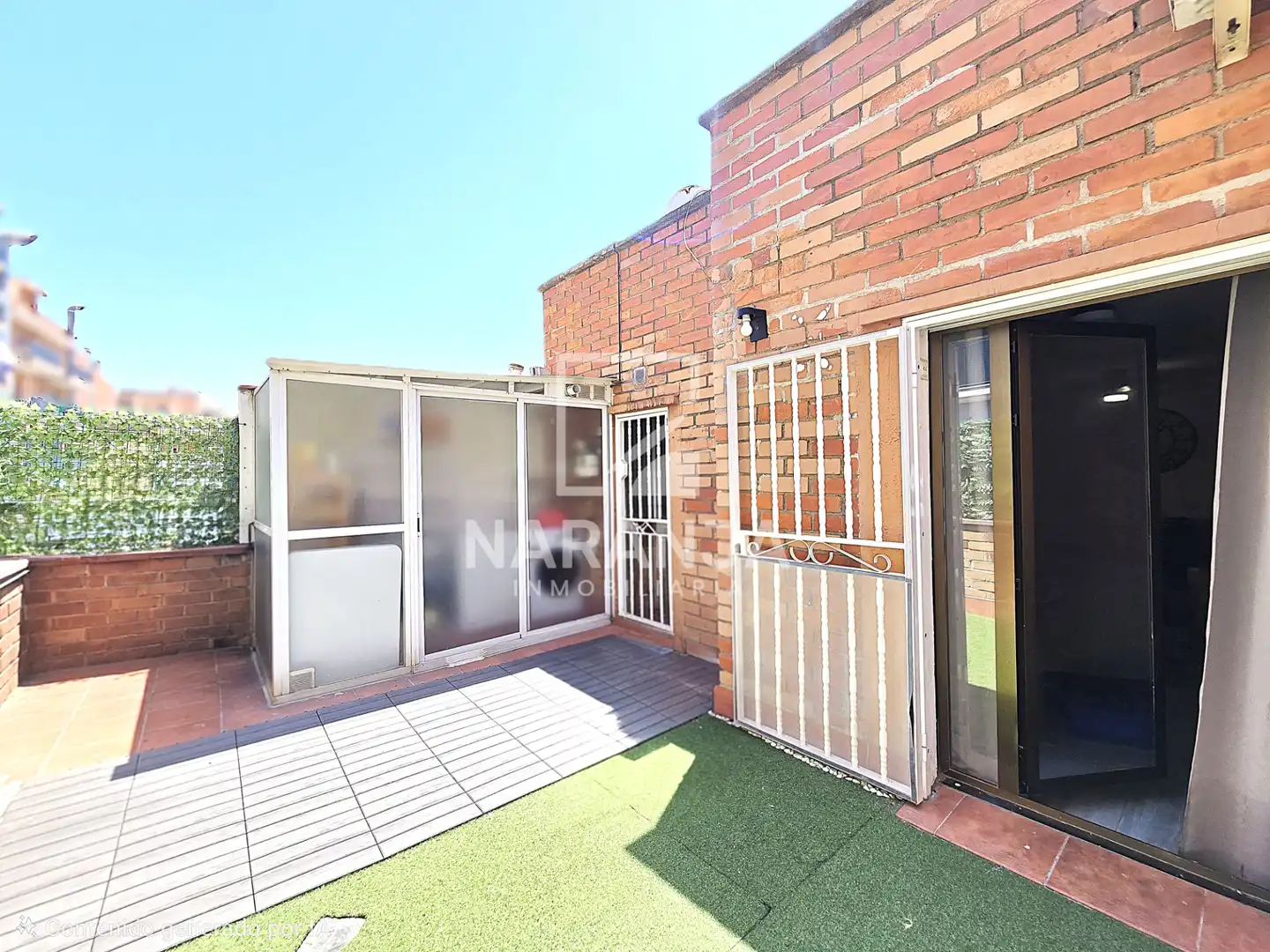 Vista exterior de Ático en venta en Santa Coloma de Gramenet con Aire acondicionado, Parquet y Terraza