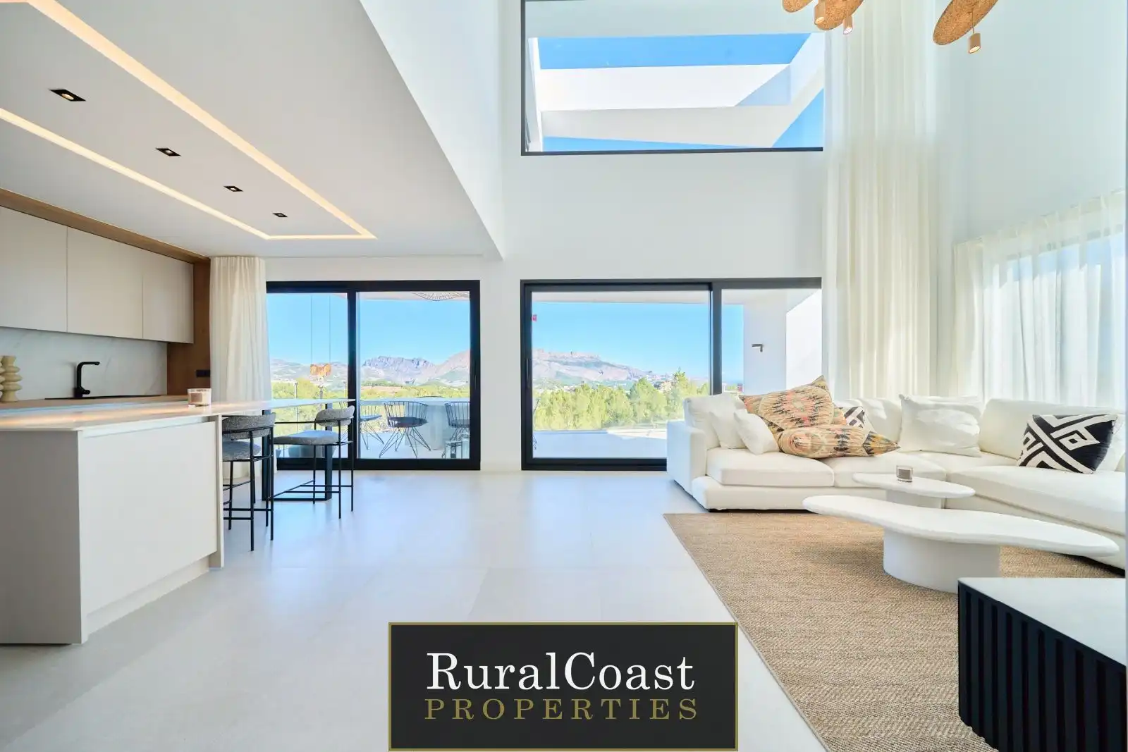 Sala de estar de Casa o chalet en venta en Polop con Aire acondicionado, Calefacción y Jardín privado