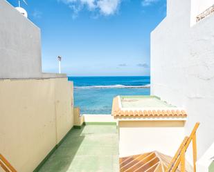 Vista exterior de Casa o xalet en venda en Las Palmas de Gran Canaria amb Aire condicionat, Terrassa i Moblat