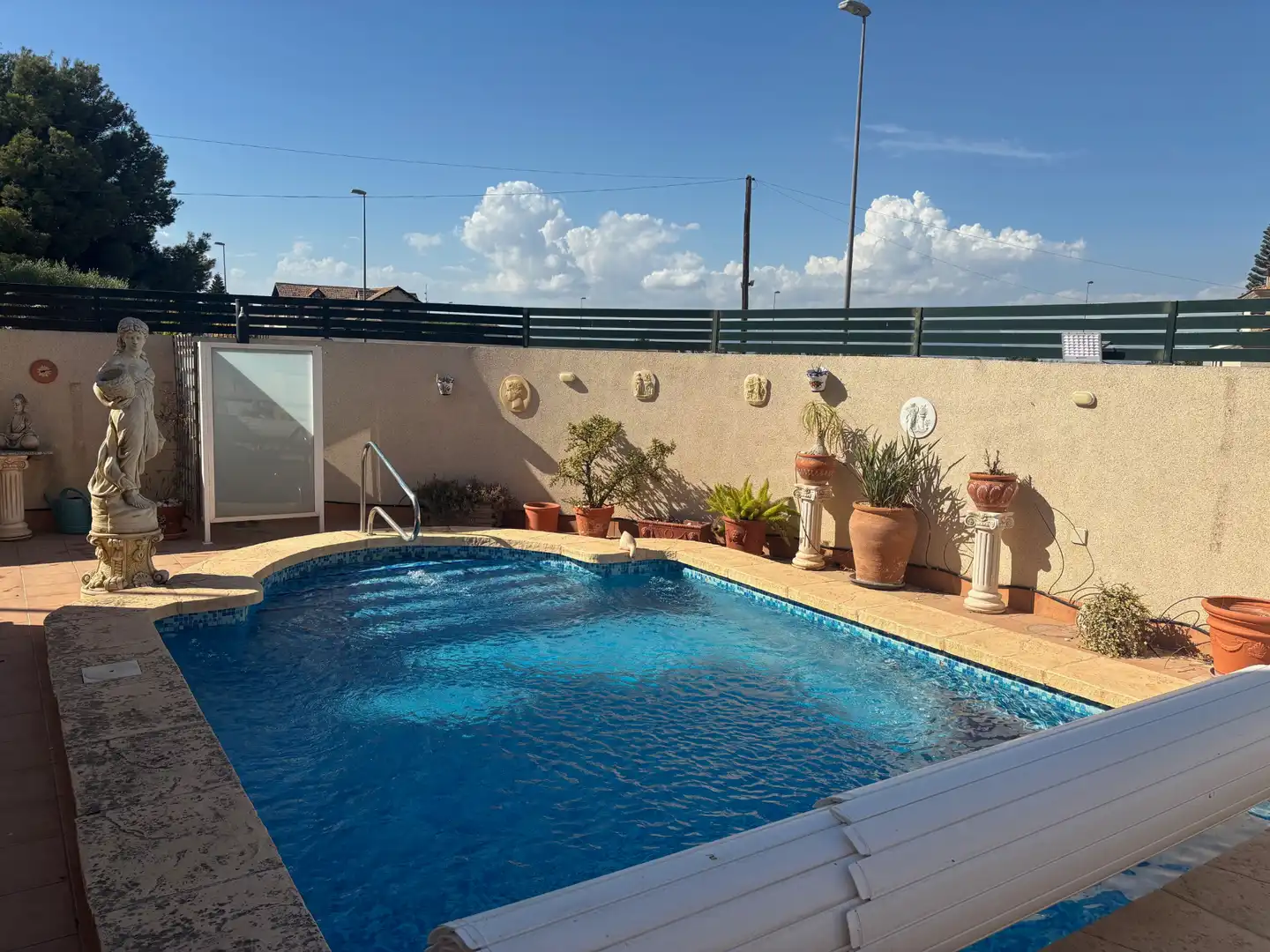 Piscina de Casa adosada en venda en Daya Nueva amb Aire condicionat, Calefacció i Jardí privat