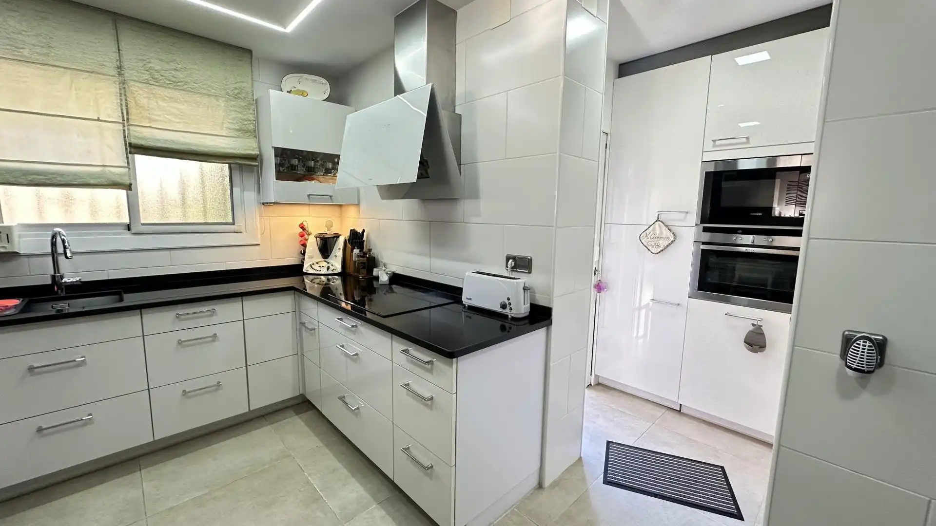 Cocina de Casa adosada en venta en Sant Celoni con Calefacción, Jardín privado y Terraza