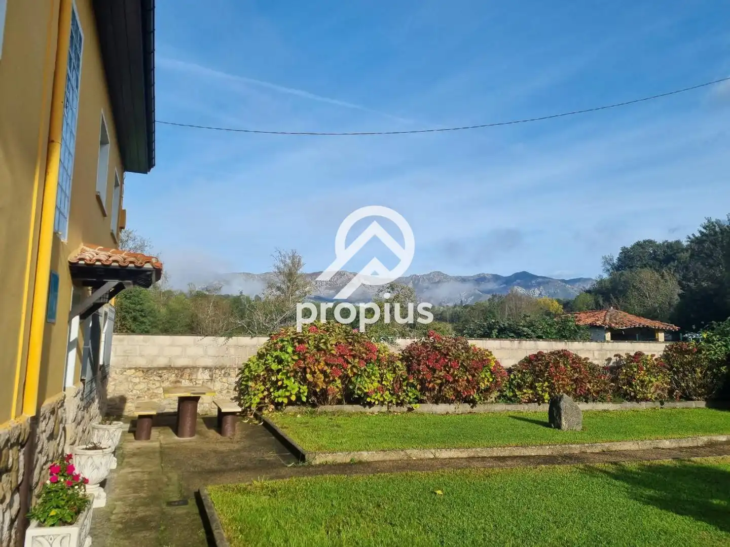 Vista exterior de Casa o chalet en venta en Parres con Calefacción, Jardín privado y Parquet