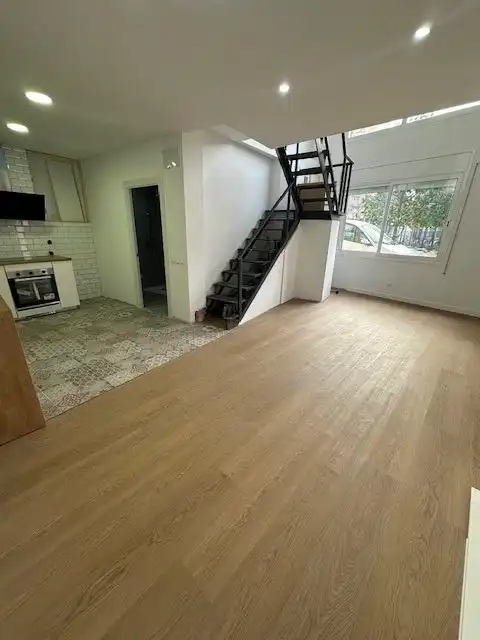 Maisonette zum Verkauf in Badalona mit Klimaanlage und Parkett
